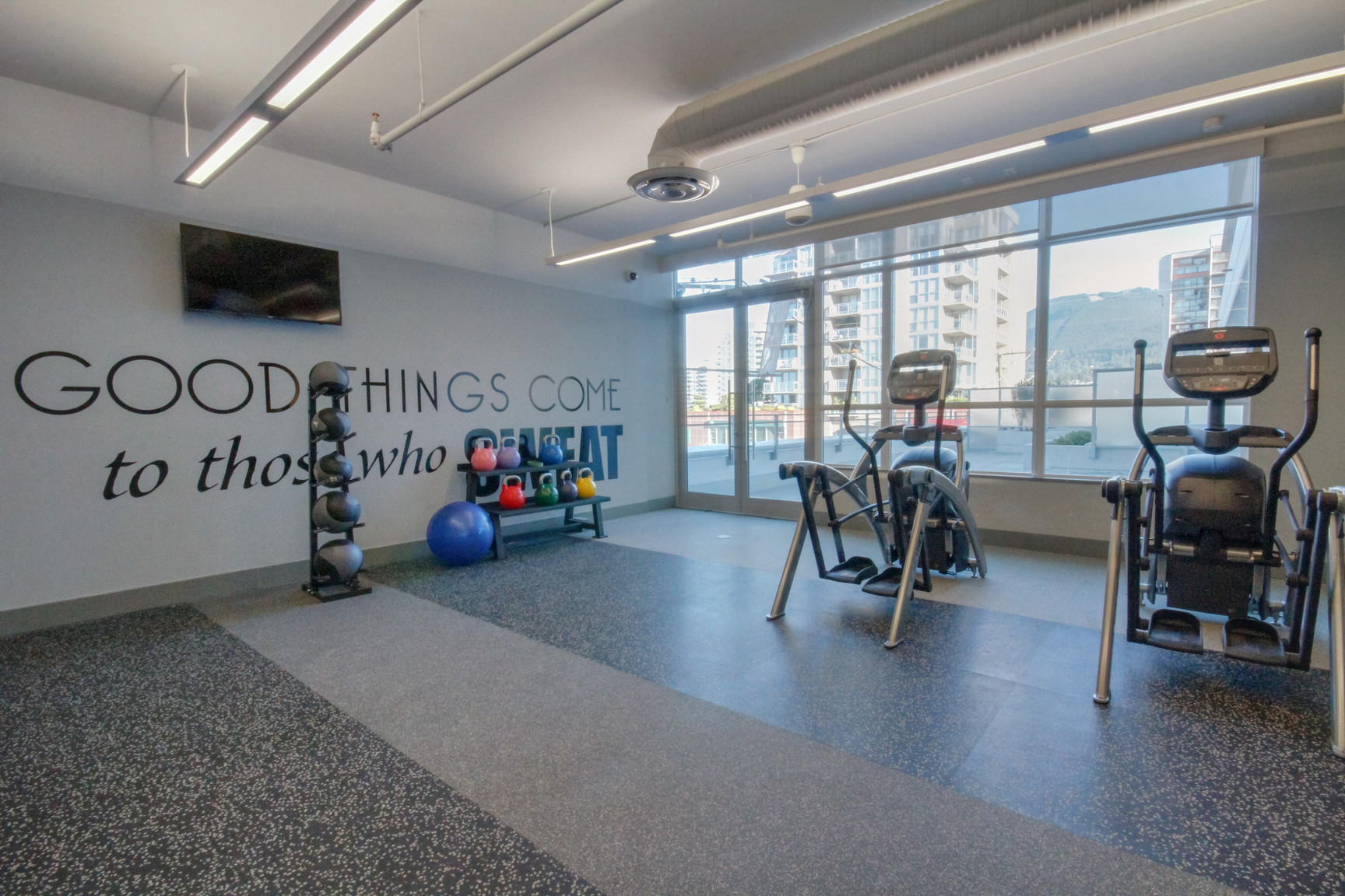 Fully Furnished - Centreview in North Vancouver - Photo 20