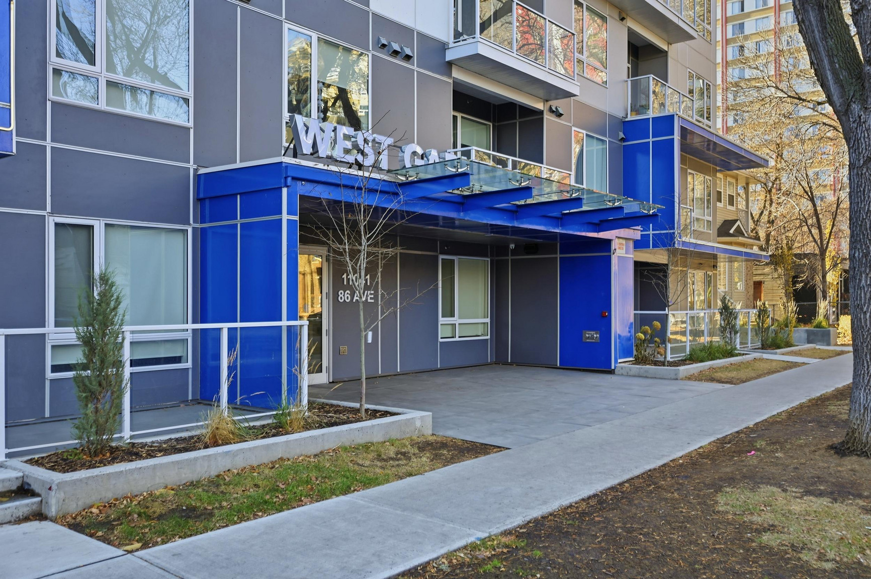 West Garneau - Photo 3