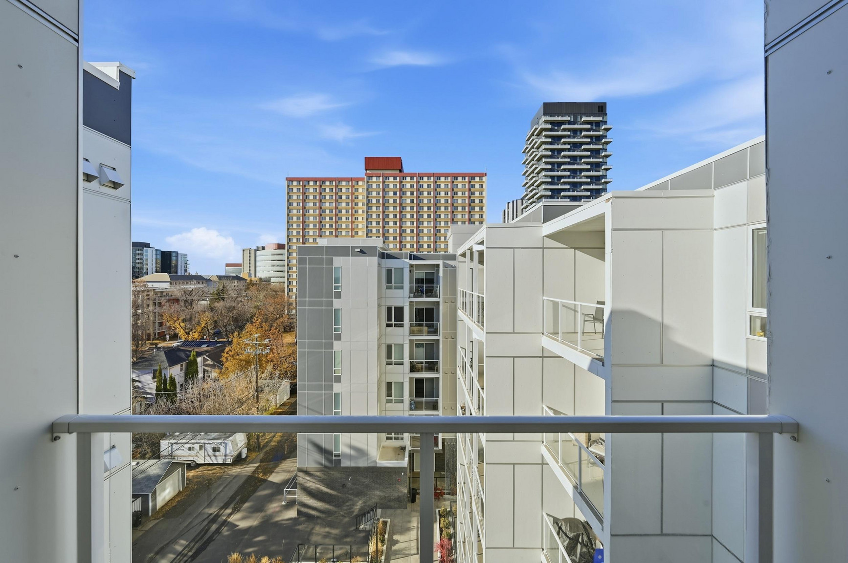 West Garneau - Photo 15