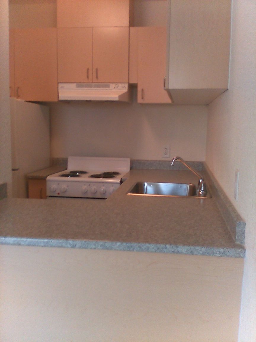1147 Quadra St - Photo 14