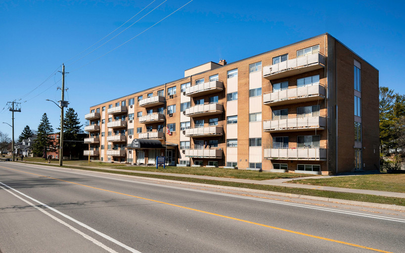 Franklin Manor Apartments - PARKING SPACE, WATER & HEAT INCLUDED, HYDRO EXTRA