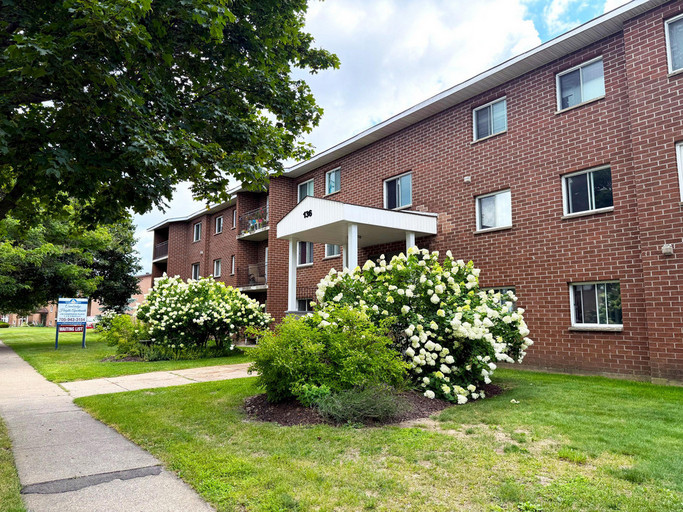 Cambridge Heights Apartments - Choose your rent level - Call for Details - All utilities & parking included