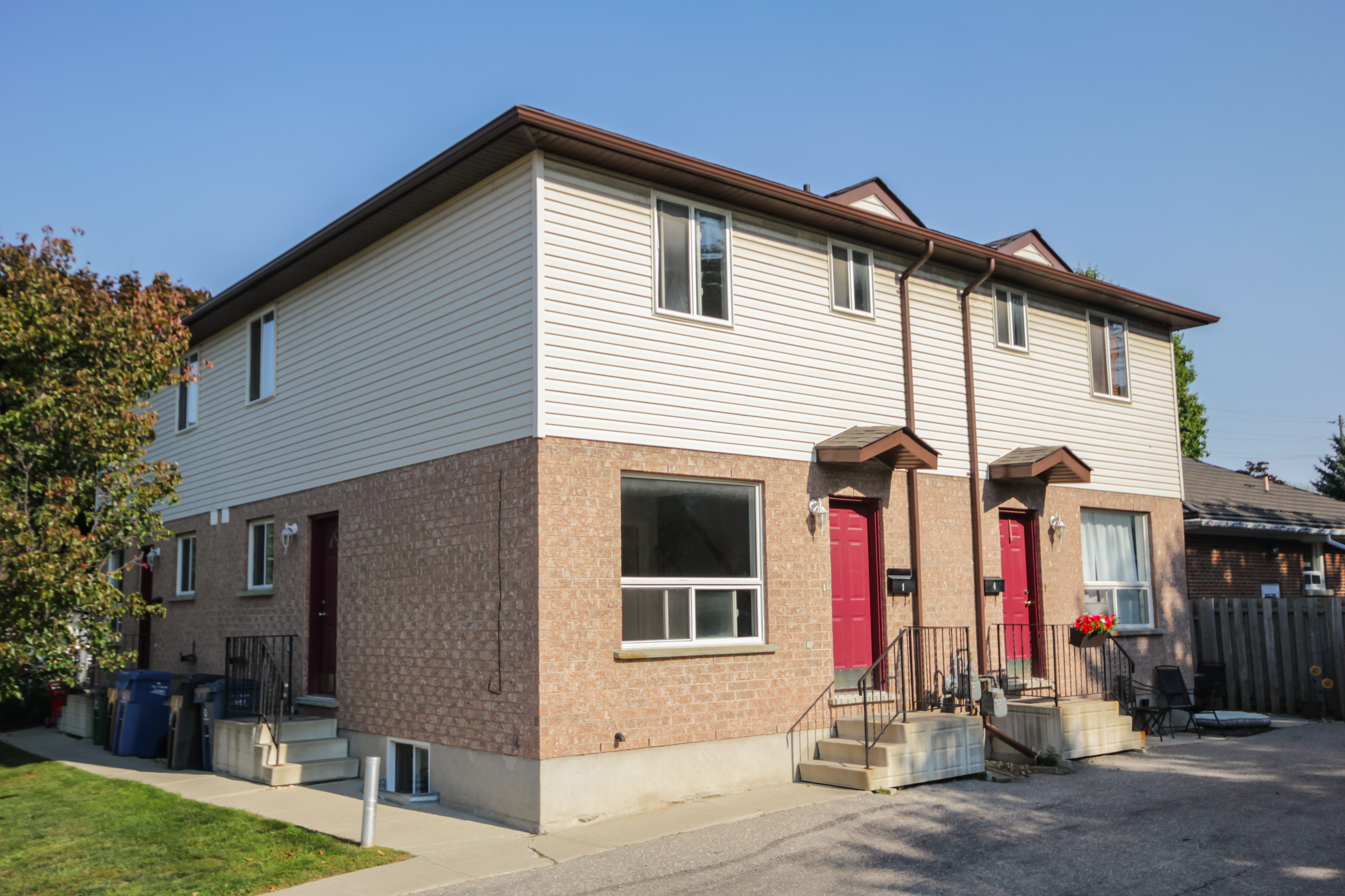 329 Speedvale Ave East, Guelph, ON N1E 1N6 — photo 1