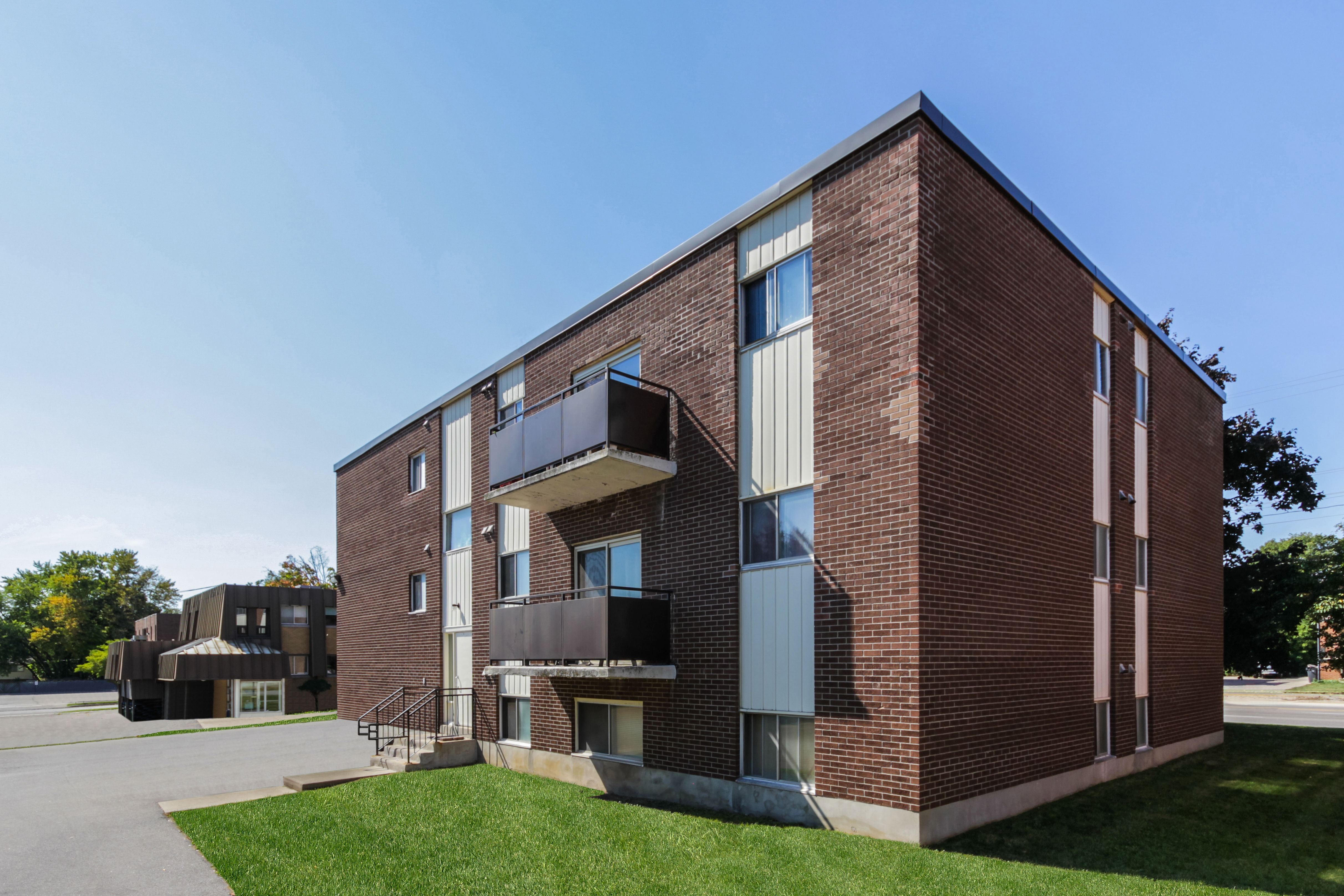 321 Speedvale Avenue East, Guelph, ON N1H 1N4 — photo 1