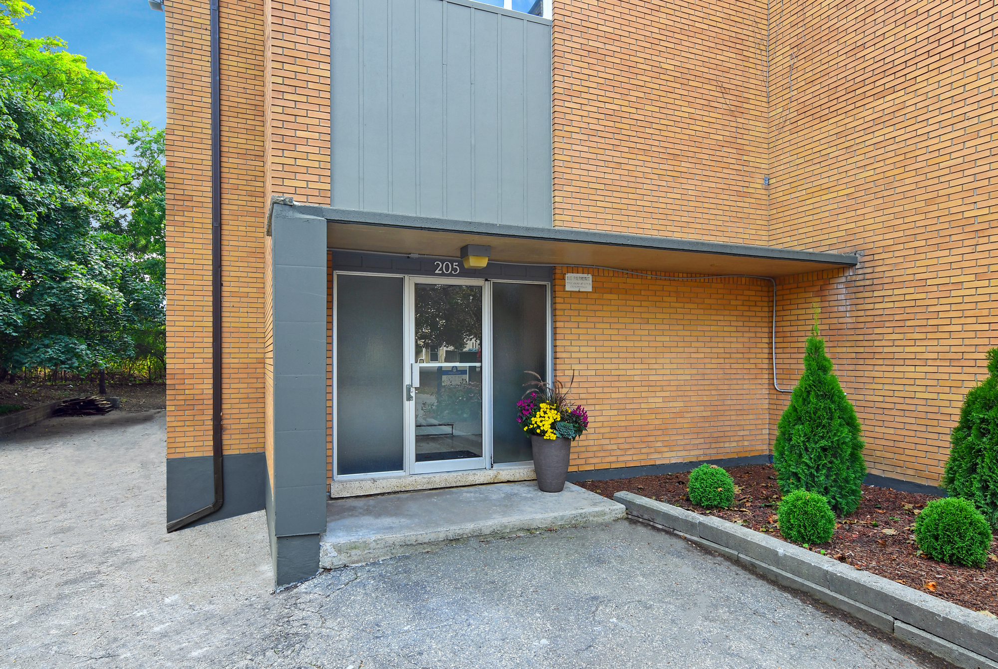 205 Brandon Avenue, Kitchener, ON N2M 2J2 — photo 2