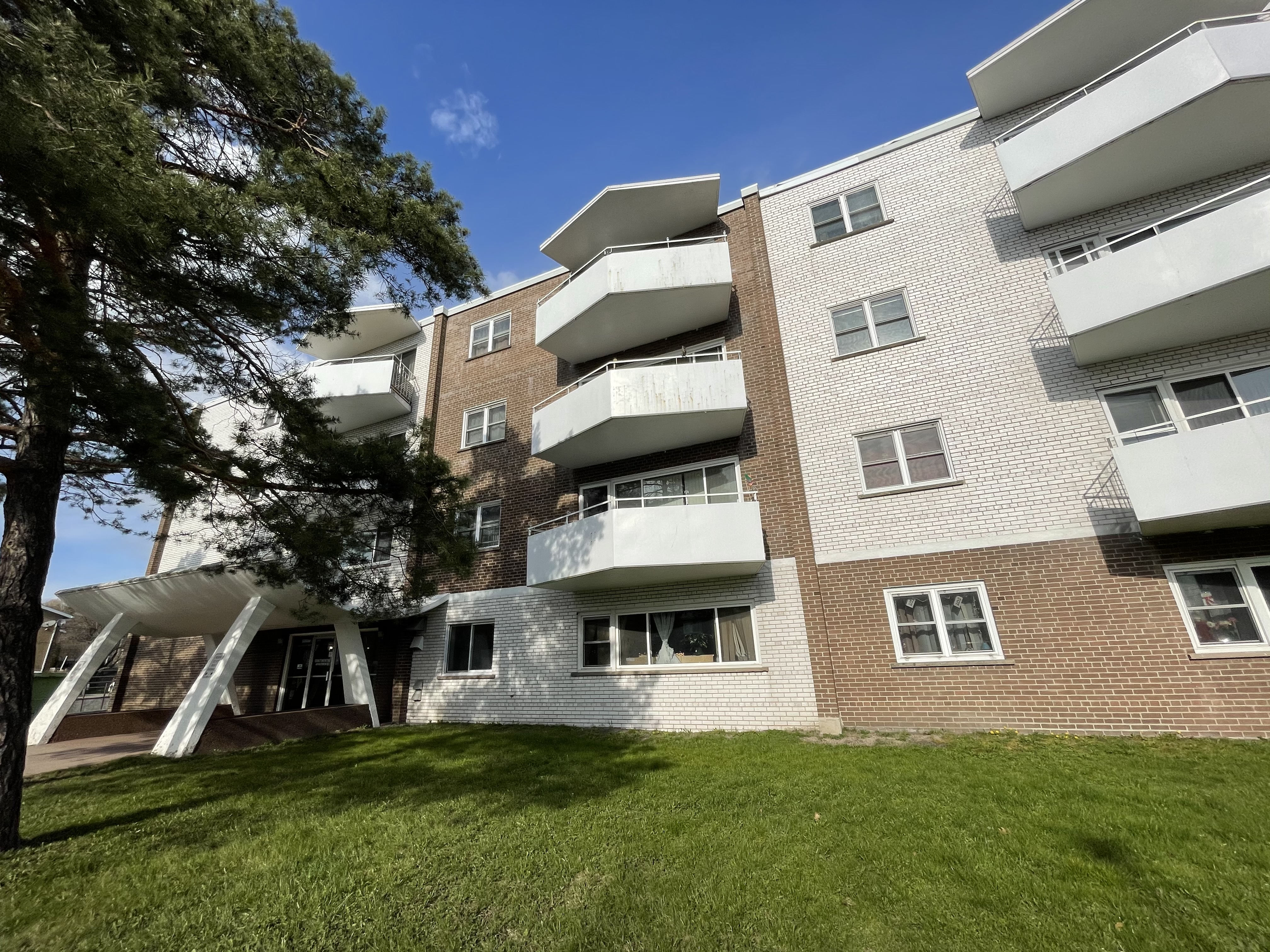 18 Ferguson Ave, Sault Ste. Marie, ON P6B 3J4 — photo 1