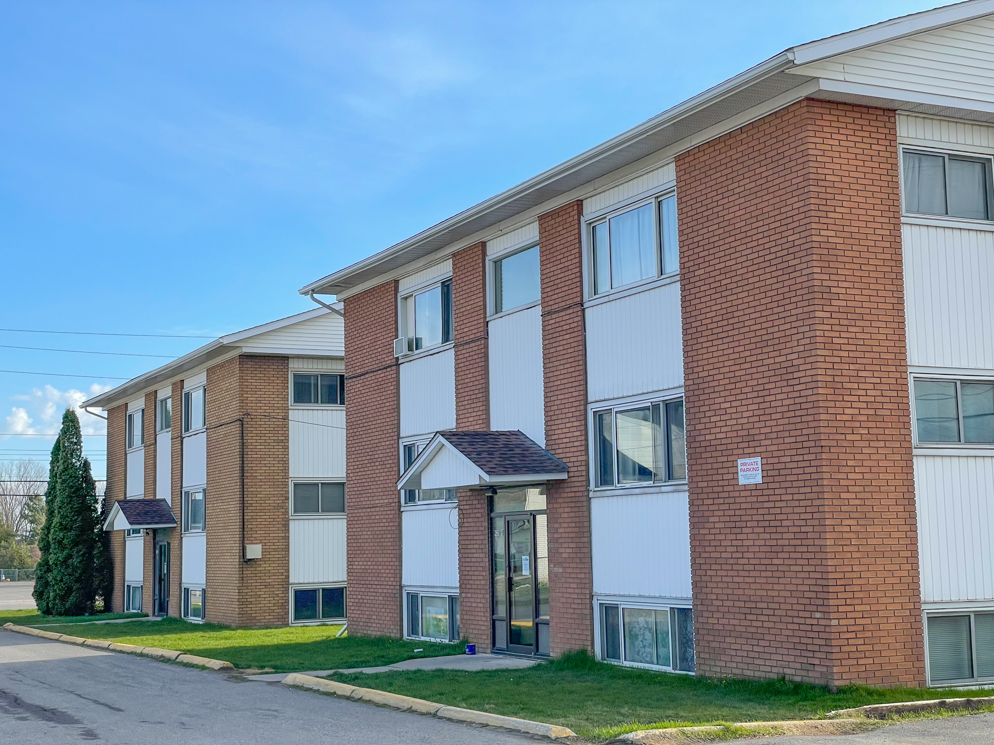 420 A and B McNabb St, Sault Ste. Marie, ON P6B 1Z3 — photo 1