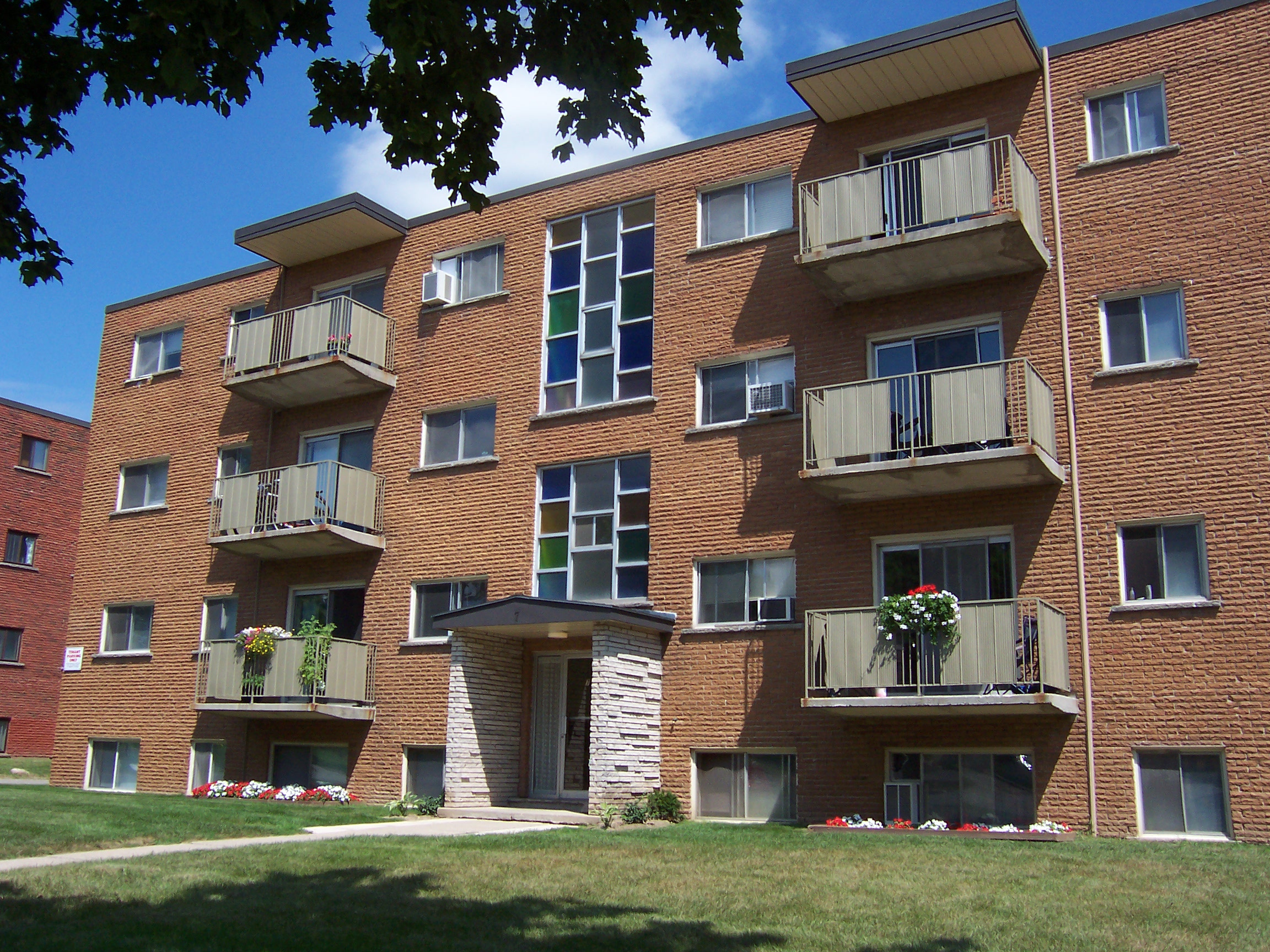 7 Delaware Avenue, Guelph, ON N1E 3V3 — photo 1