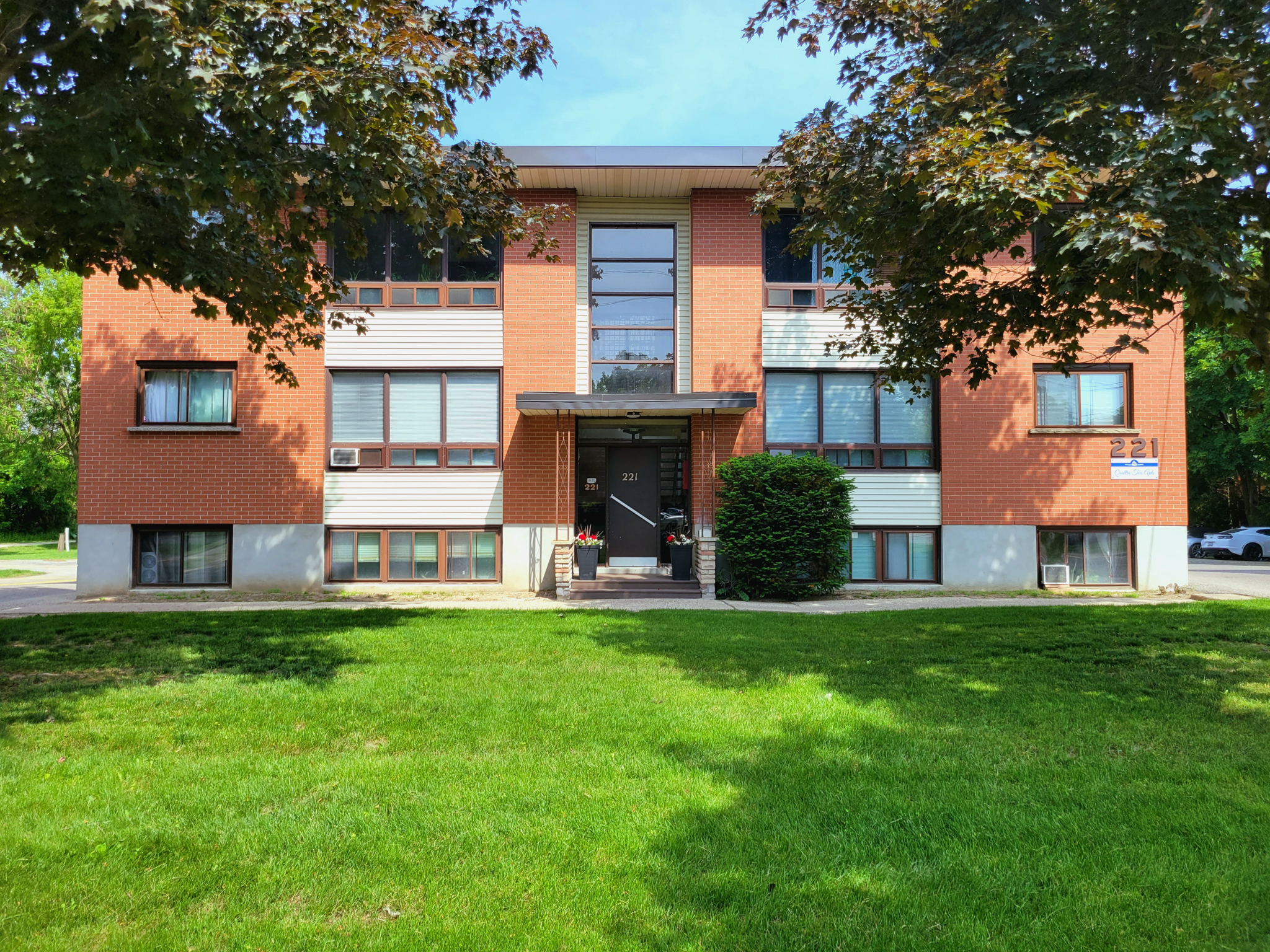 219 London Road West, Guelph, ON N1H 2C6 — photo 1