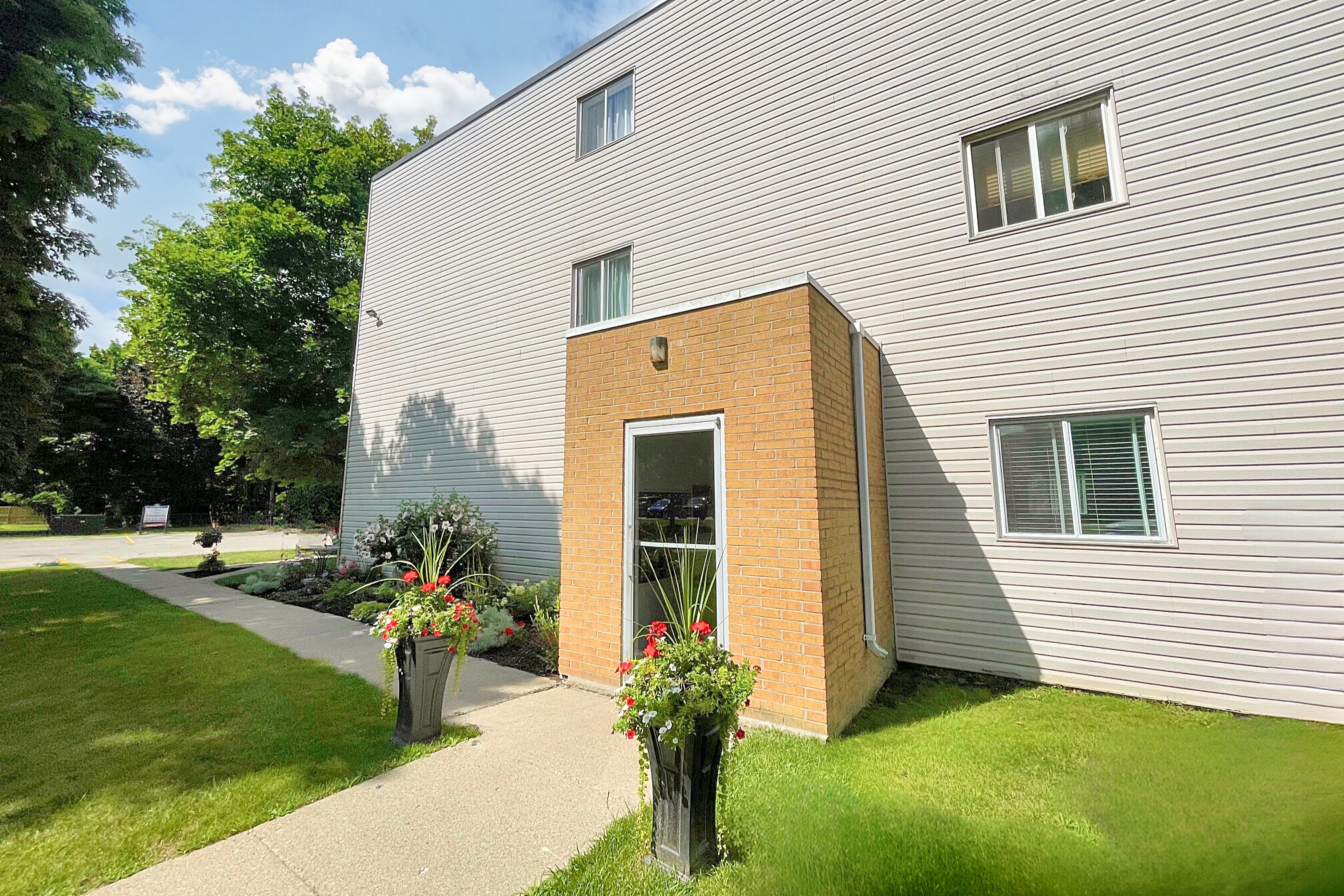 66 Devonshire Avenue, Tillsonburg, ON N4G 3L5 — photo 2