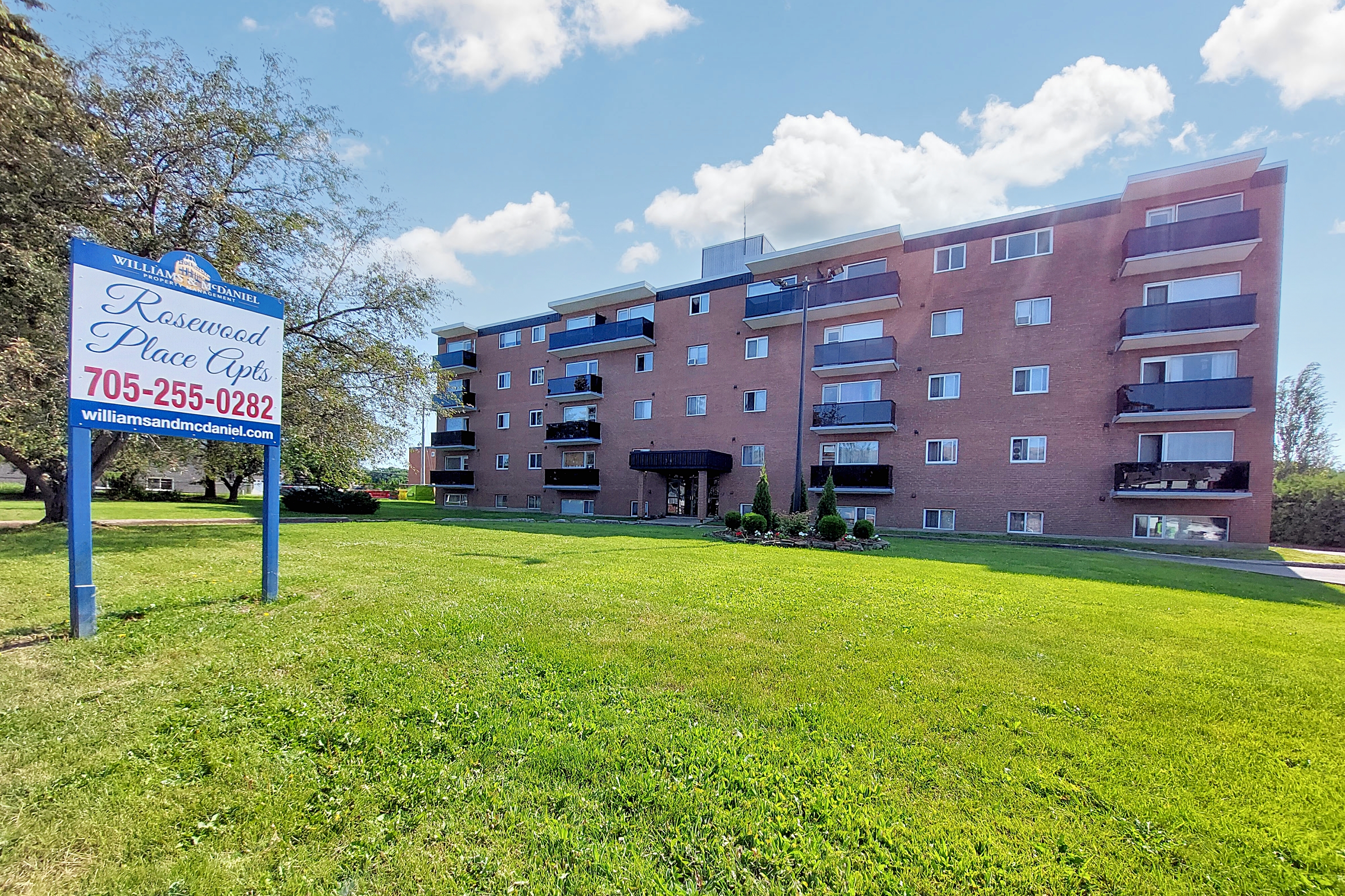 36 Boehmer Blvd, Sault Ste. Marie, ON P6B5B8 — photo 1