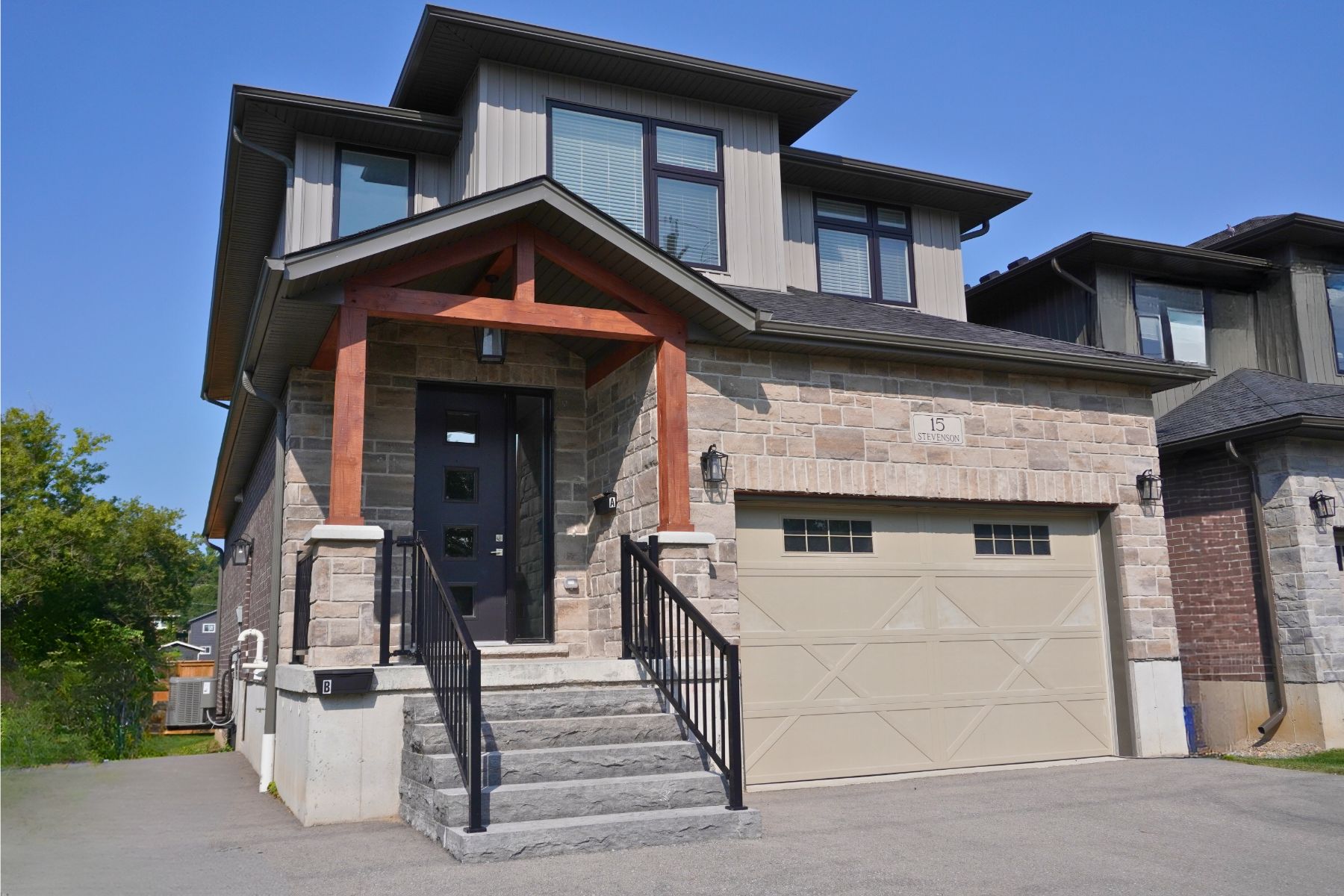 15 Stevenson N, Guelph, ON N1E 5A3 — photo 1