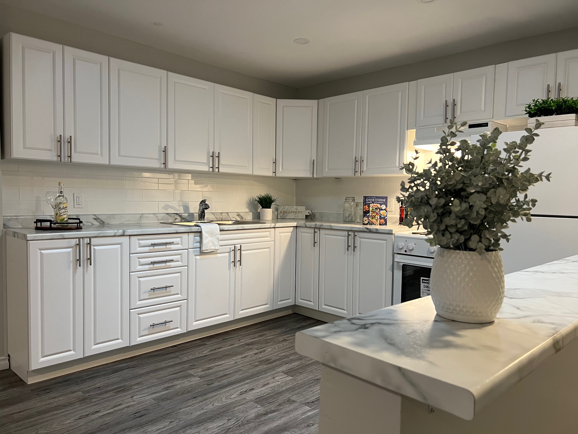 27 Quebec, Guelph, ON N1H 2C6 — photo 1