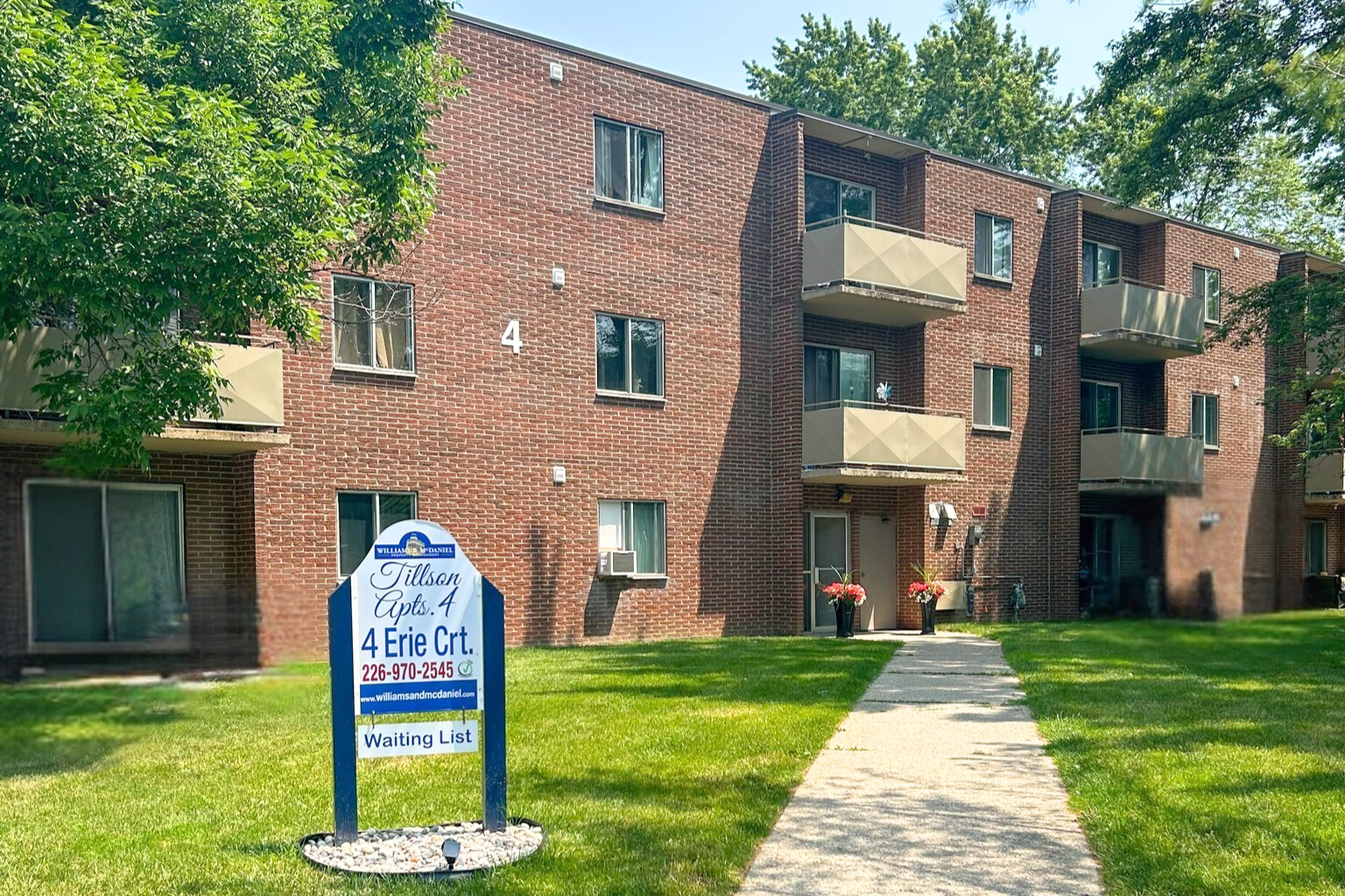 4 Erie Court, Tillsonburg, ON N4G 4T4 — photo 1