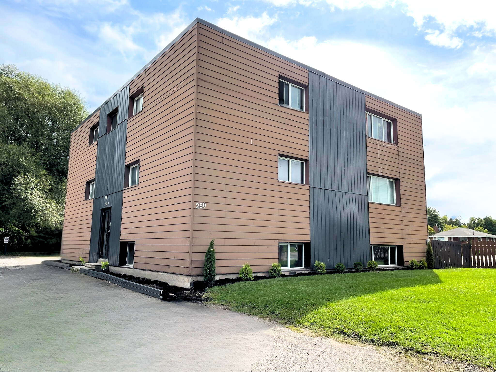280 Goulais Ave, Sault Ste. Marie, ON P6C 5A1 — photo 1