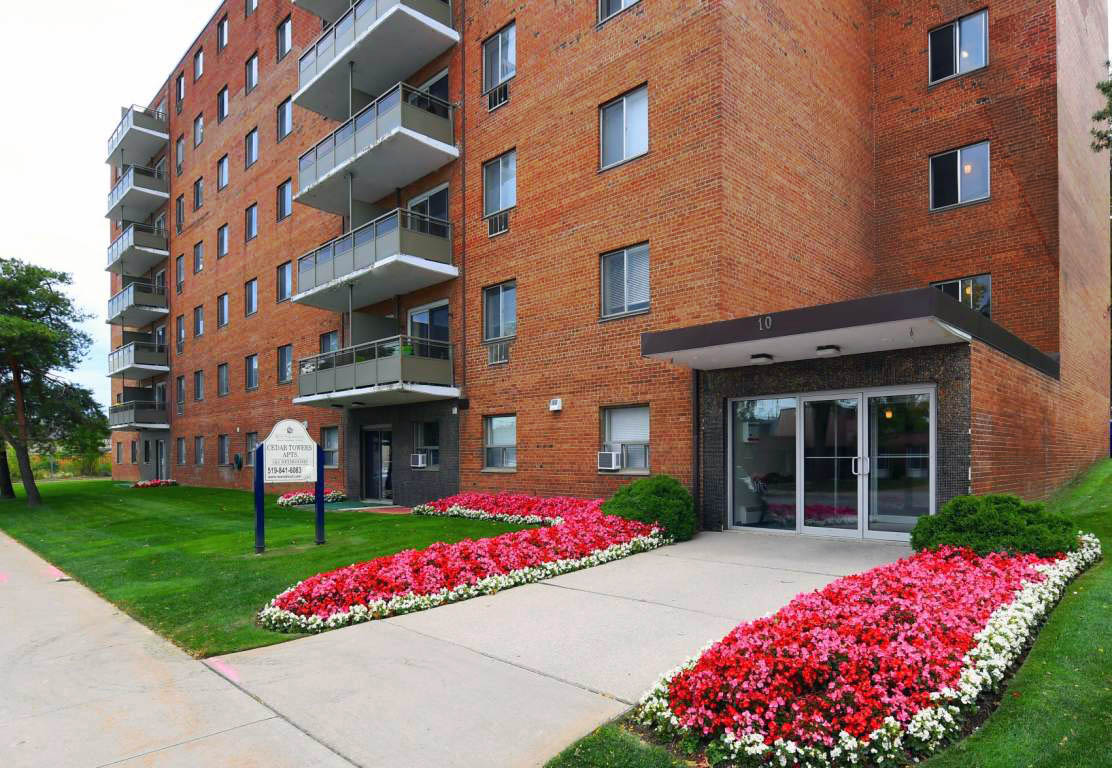 10 George Street South, Cambridge, ON N1S 2N4 — photo 1