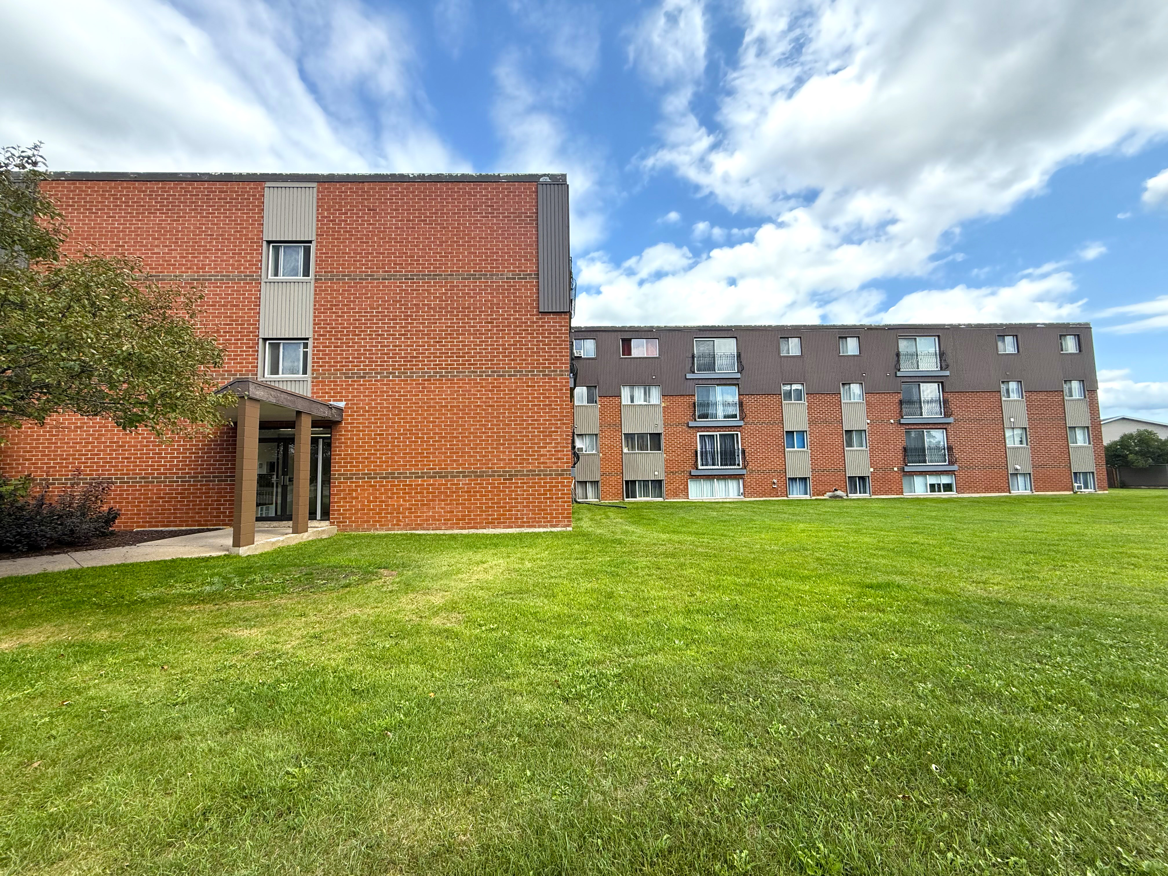 819 Trunk Road, Sault Ste. Marie, ON P6A 3T3 — photo 1