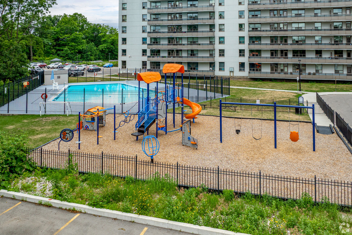 Camelot Towers - 1001 Main West, Hamilton