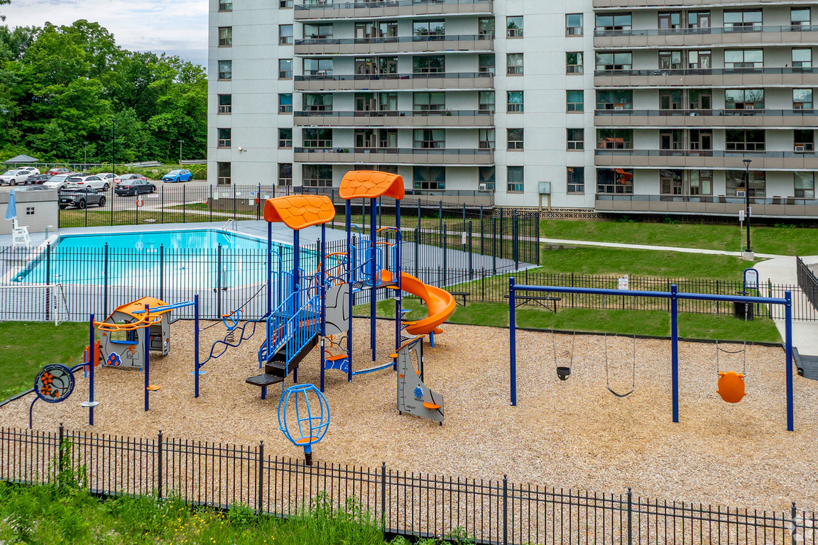 Camelot Towers - 981 Main Street West, Hamilton