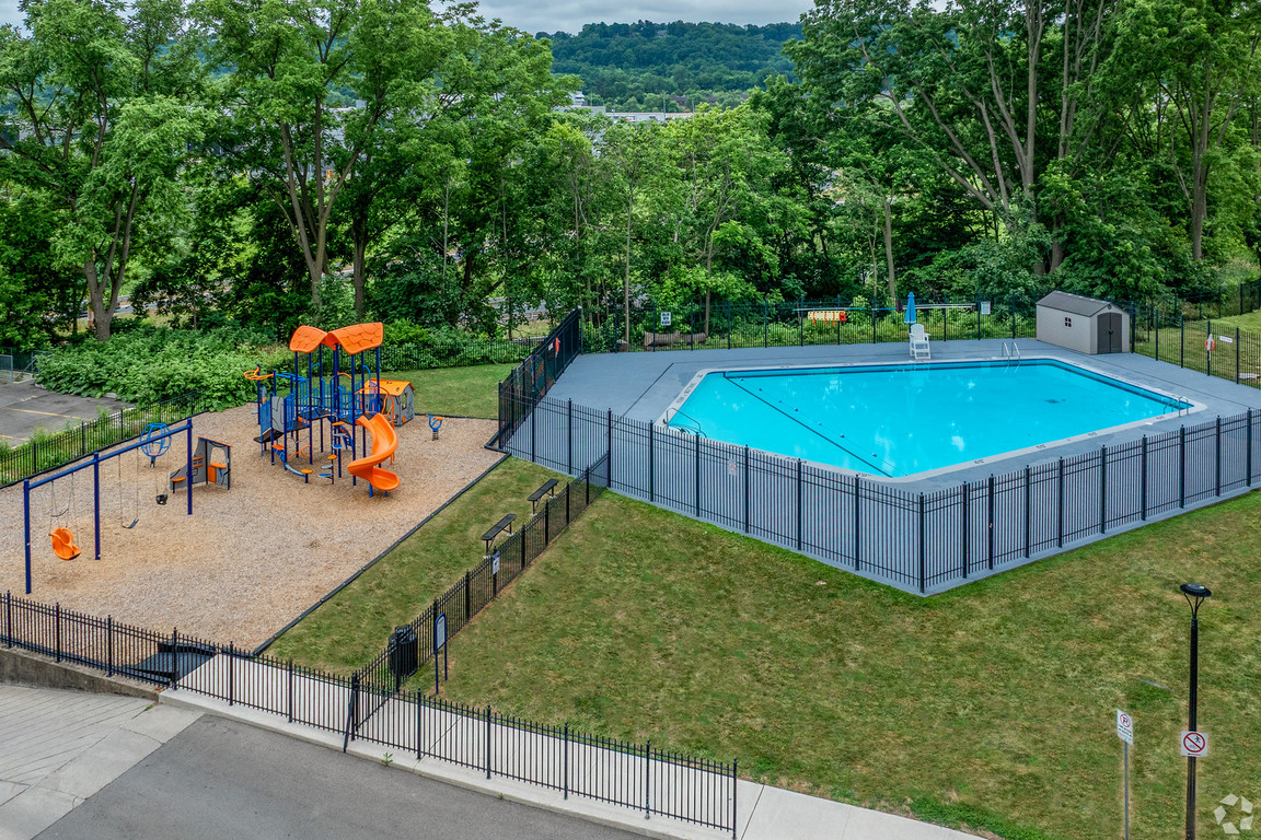 Camelot Towers - 981 Main Street West, Hamilton