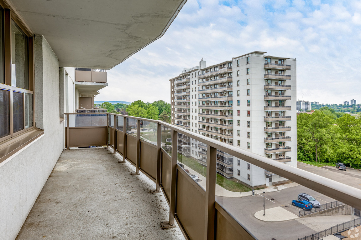Camelot Towers - 981 Main Street West, Hamilton