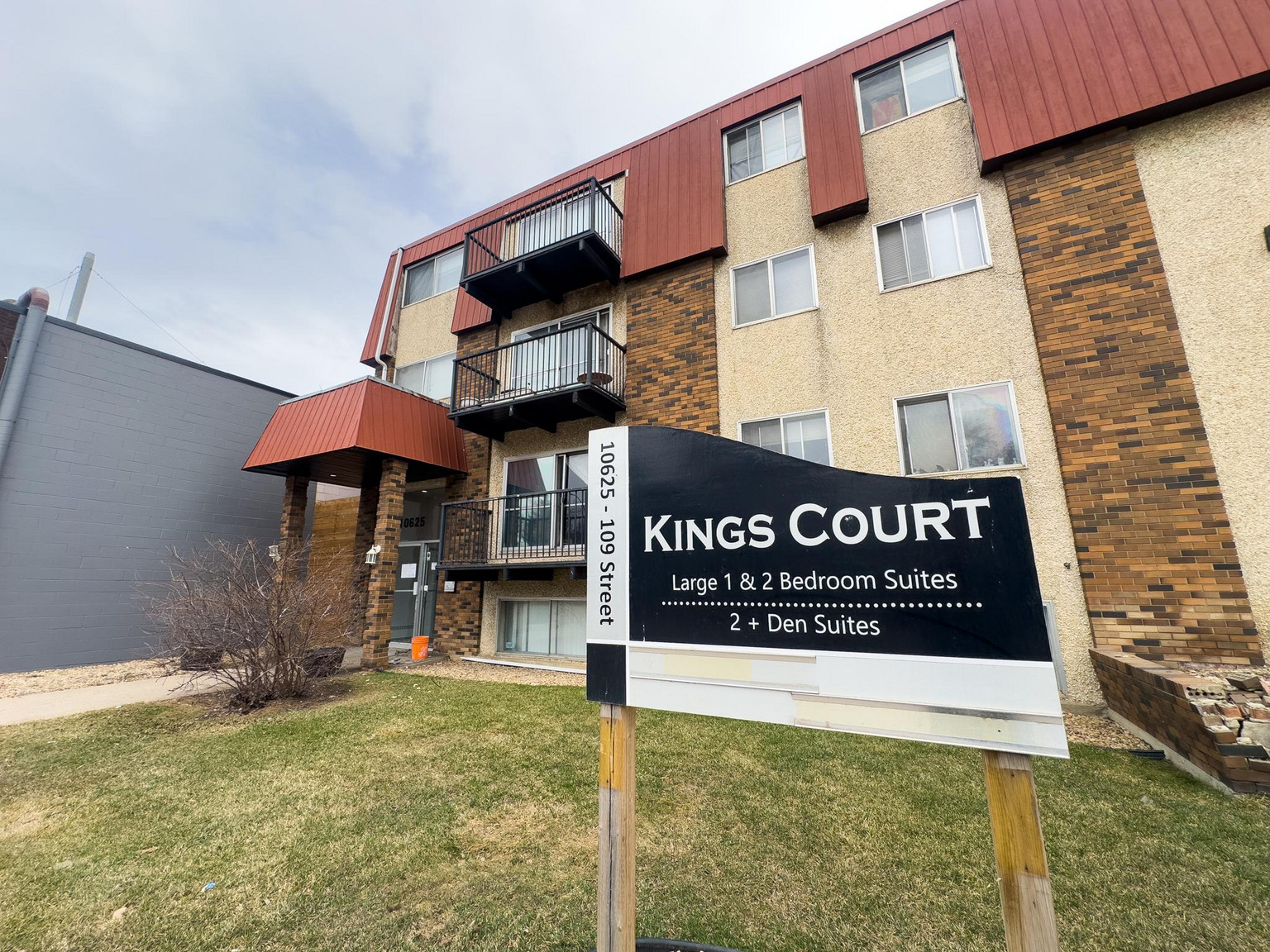 Kings Court - 10625 109th - Photo 9
