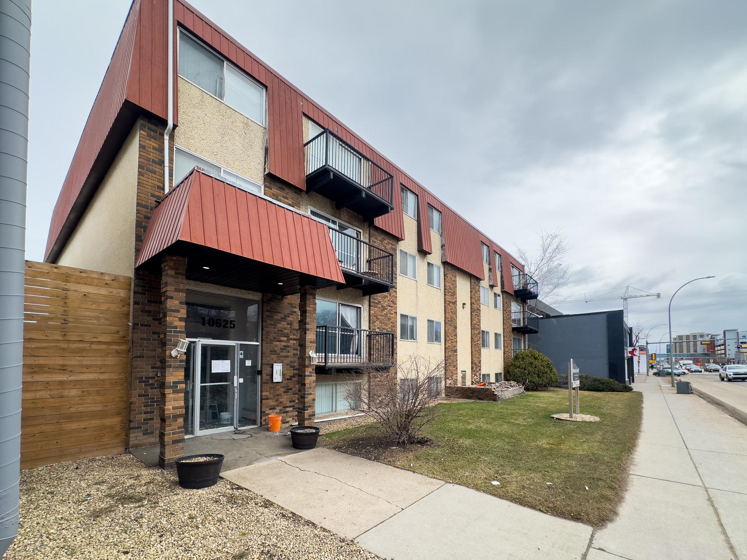 Kings Court - 10625 109th - Photo 10