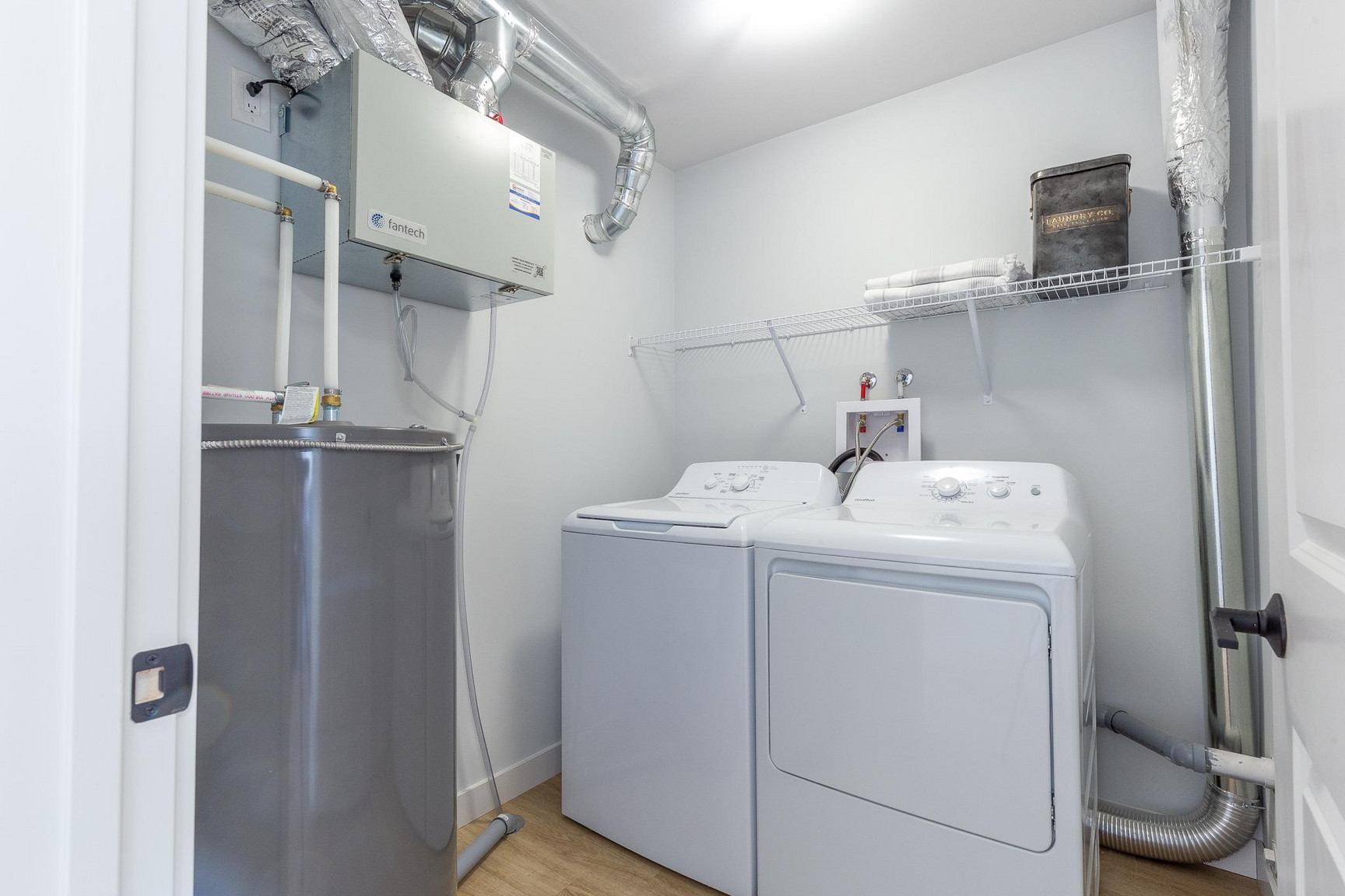 Ellington Flats & Towns - Photo 51