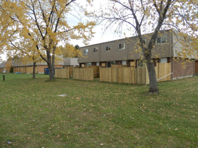 2752 Scarsdale Rd, Windsor, ON N8R 1R4 — photo 1