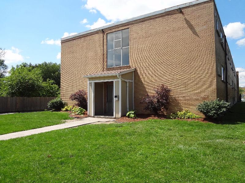 908 Devonshire Ave, Woodstock, ON N4S 5R8 — photo 1