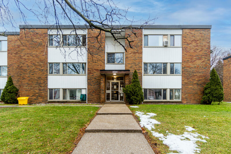 3225 College Ave, Windsor, ON N9C 1S7 — photo 1