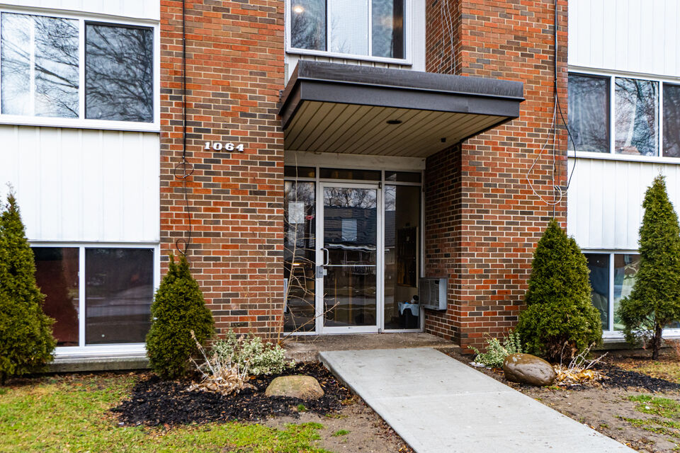 1054 Brock St, Windsor, ON N6C 2V2 — photo 1