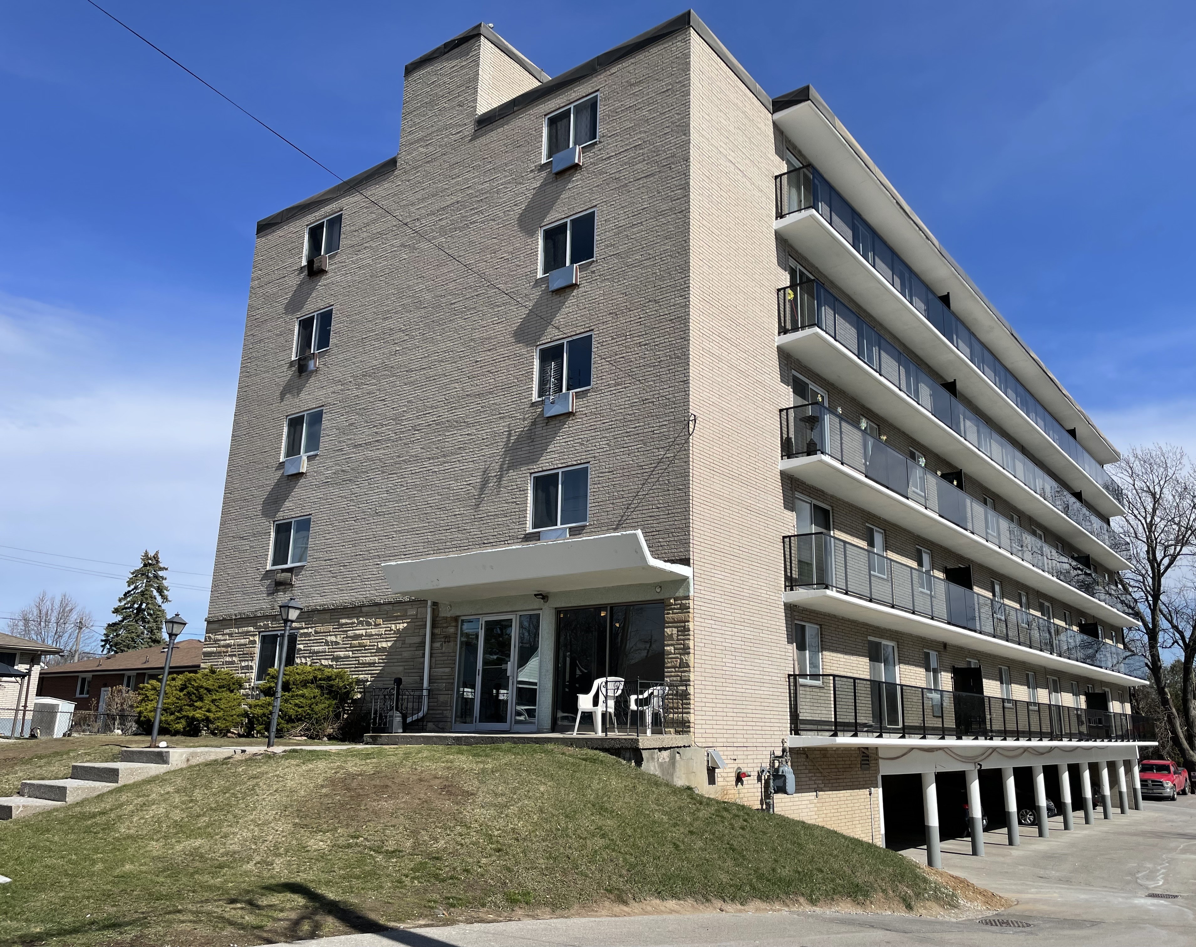 73 North Park St, Brantford, ON N3R 4J8 — photo 1