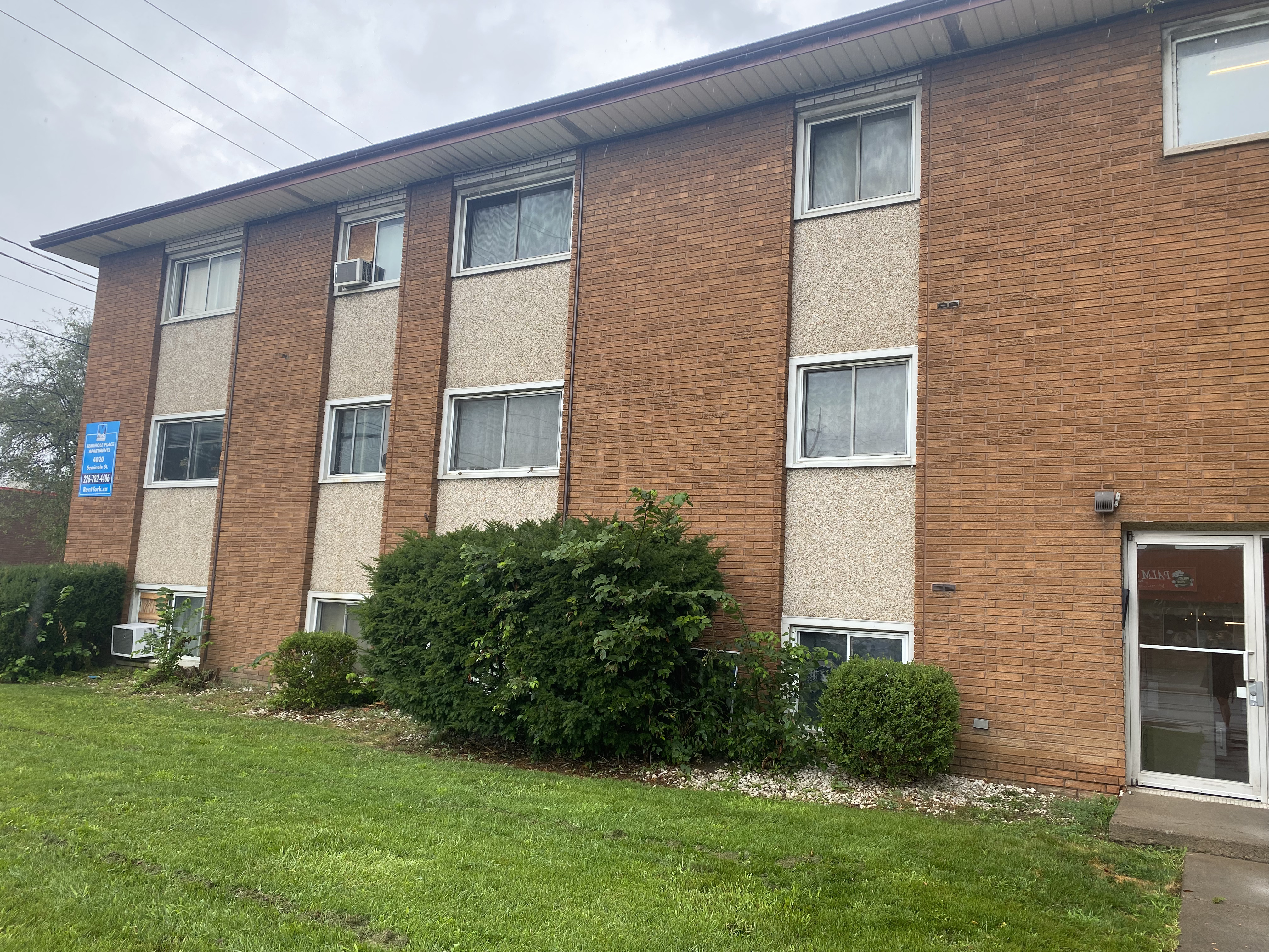 4020 Seminole St, Windsor, ON N8Y 1Z2 — photo 1