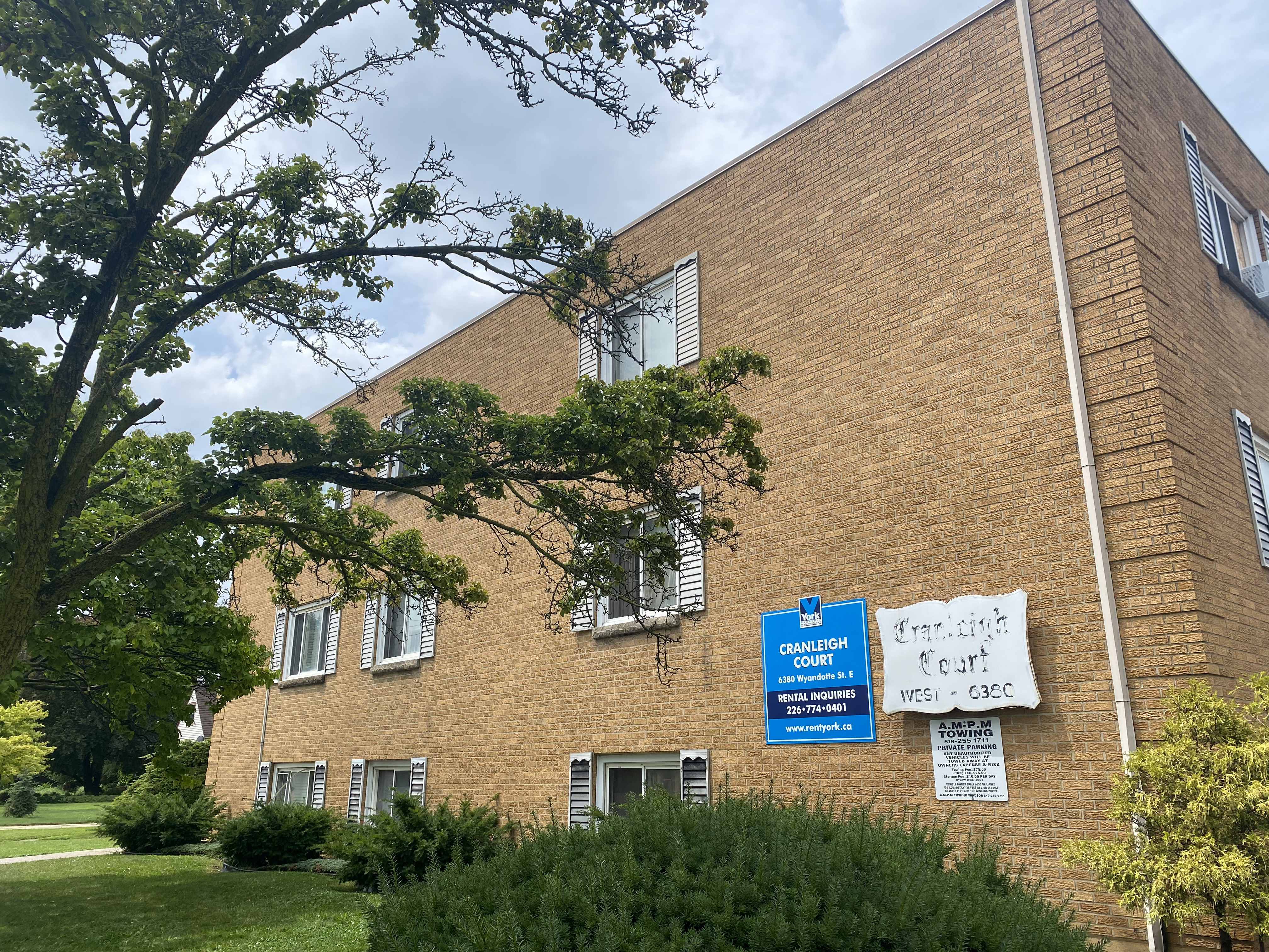 6400 Wyandotte St E, Windsor, ON N8S 1N6 — photo 1