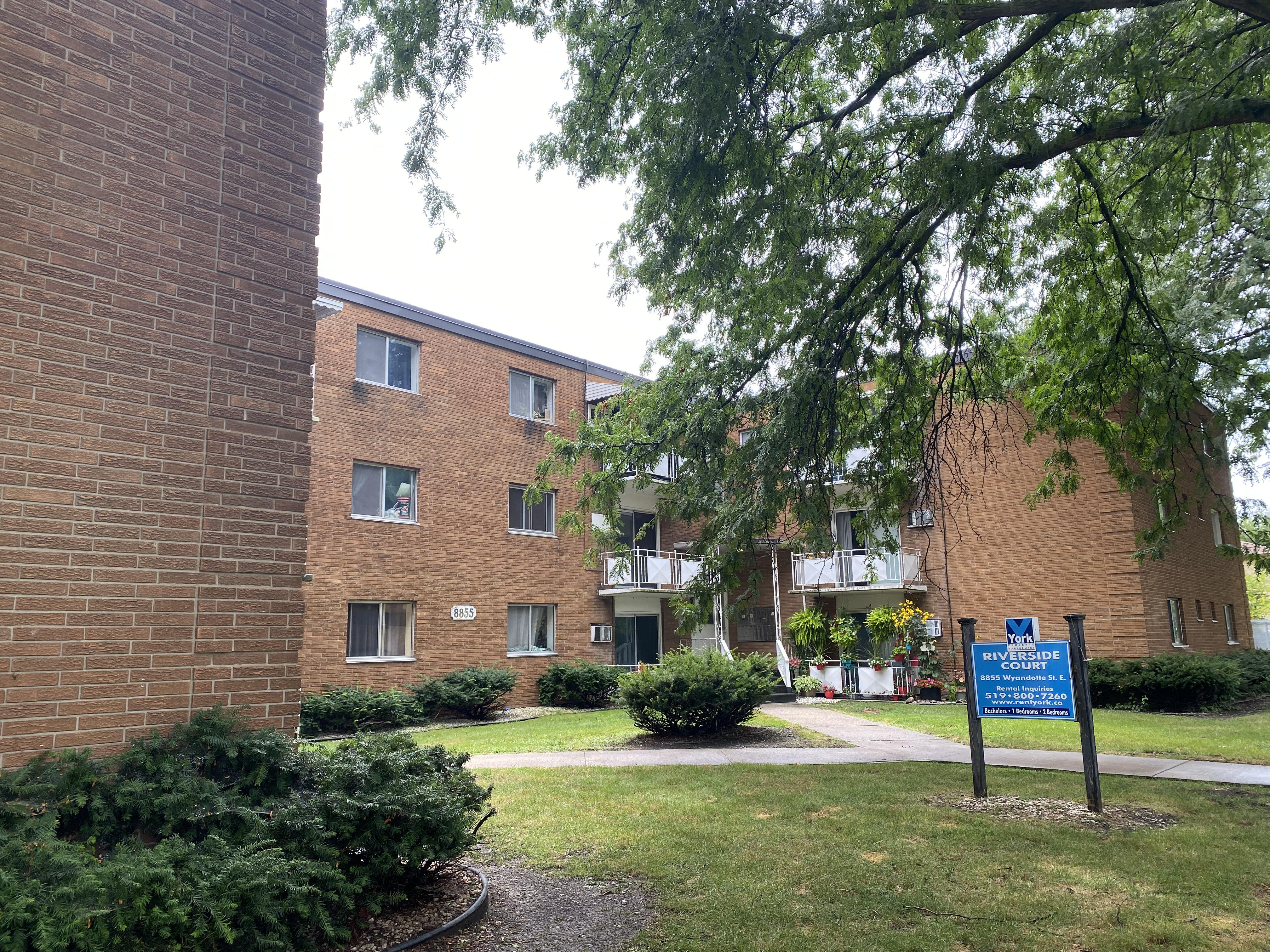 8855 Wyandotte St E, Windsor, ON N8S 1V1 — photo 1