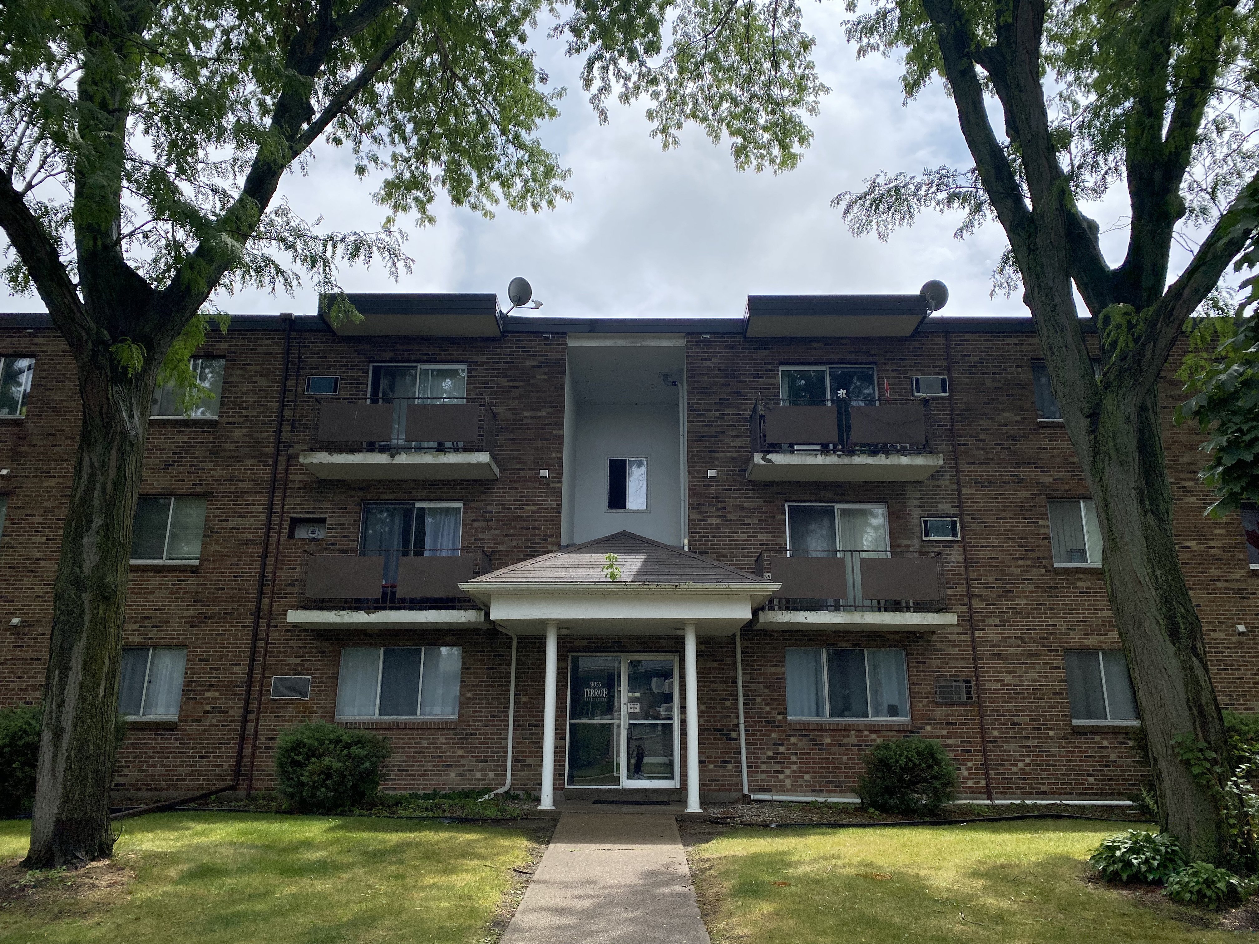 9055 Wyandotte St E, Windsor, ON N8S 1V6 — photo 2