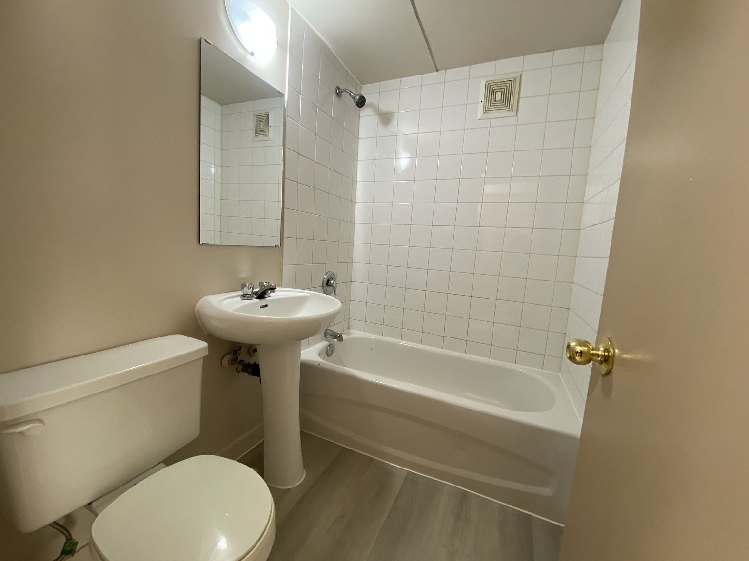 One bedroom Downtown Suite  - Photo 4