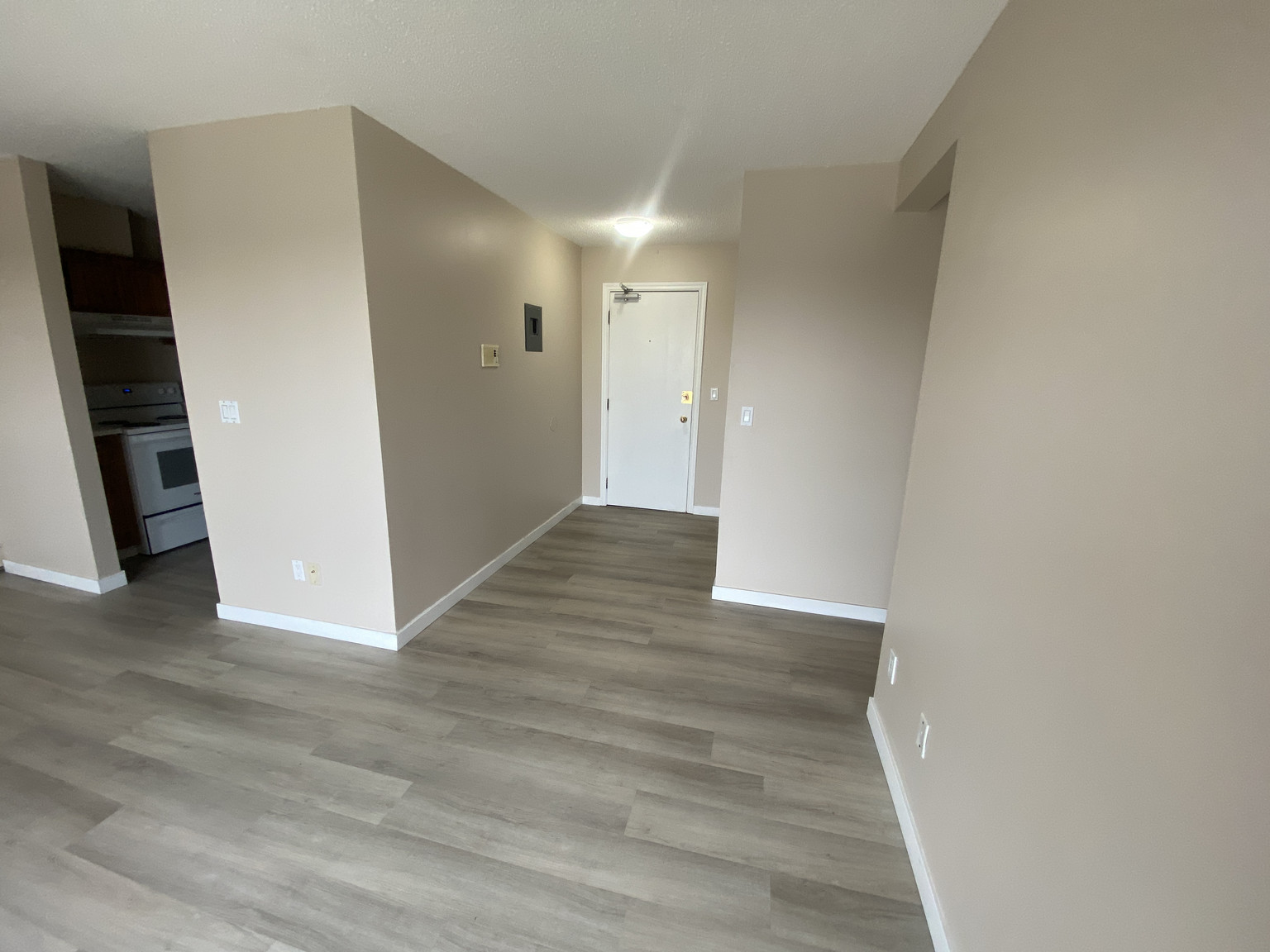 Riviera Garden One Month Free Rent !  - Photo 3