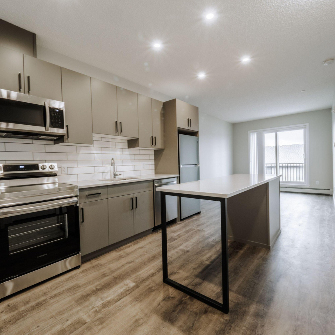 Dwell Luxury 1 & 2 bedroom Suites !  - Photo 3