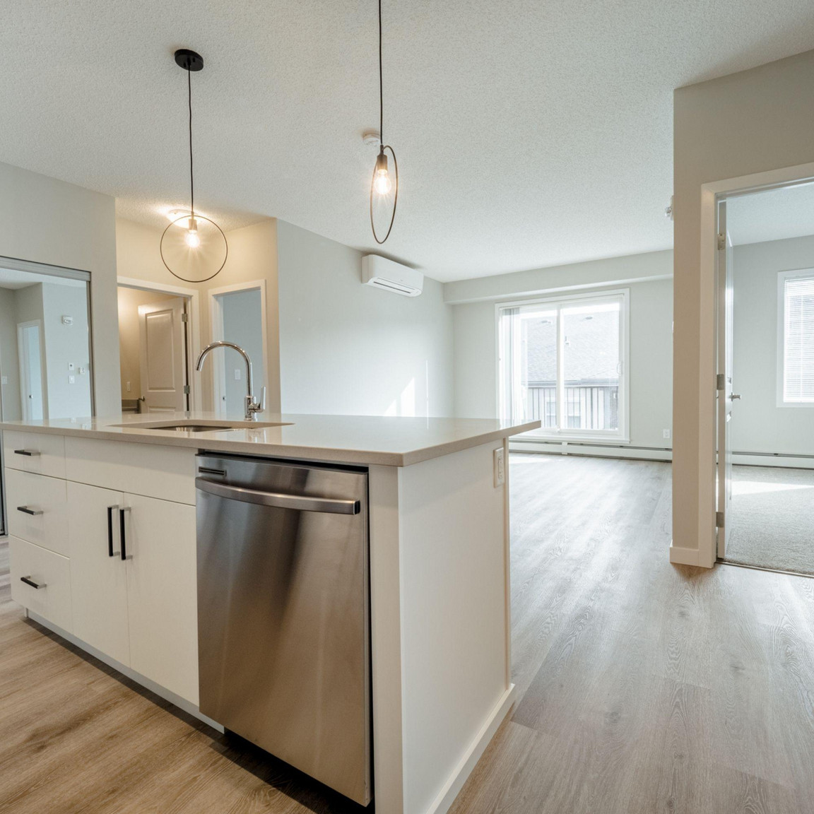 Dwell Luxury 1 & 2 bedroom Suites !  - Photo 7