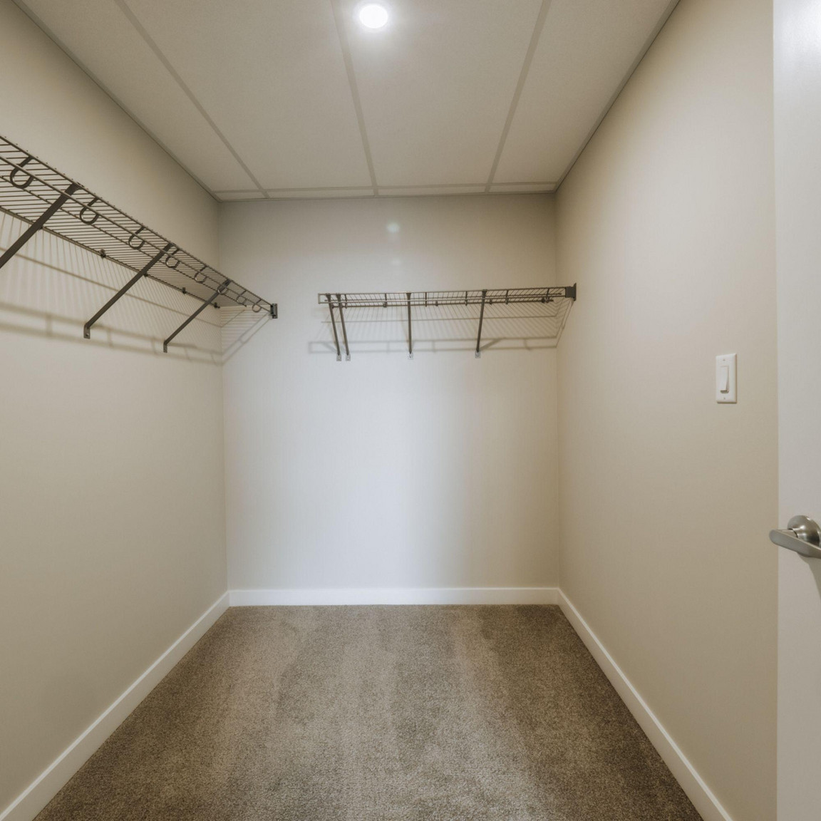 Dwell Luxury 1 & 2 bedroom Suites !  - Photo 21