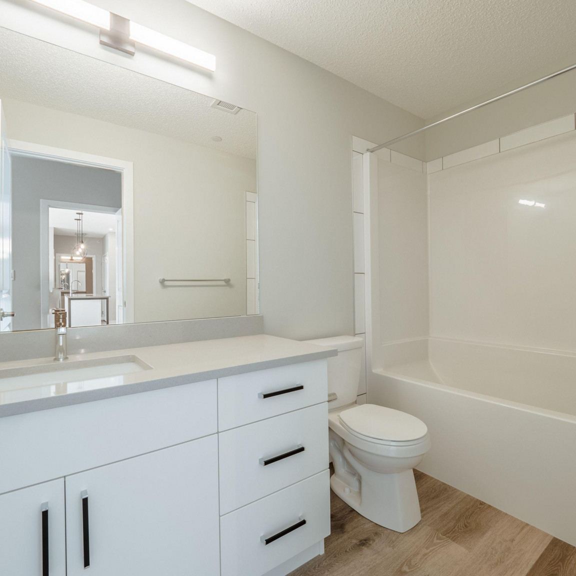 Dwell Luxury 1 & 2 bedroom Suites !  - Photo 27