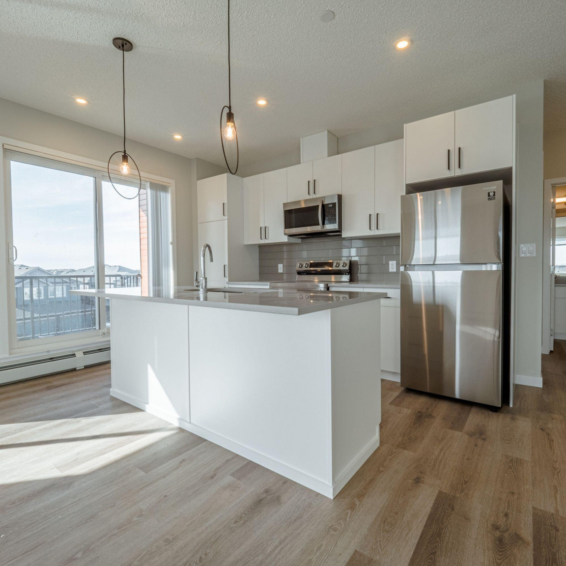 Dwell Luxury 1 & 2 bedroom Suites !  - Photo 6