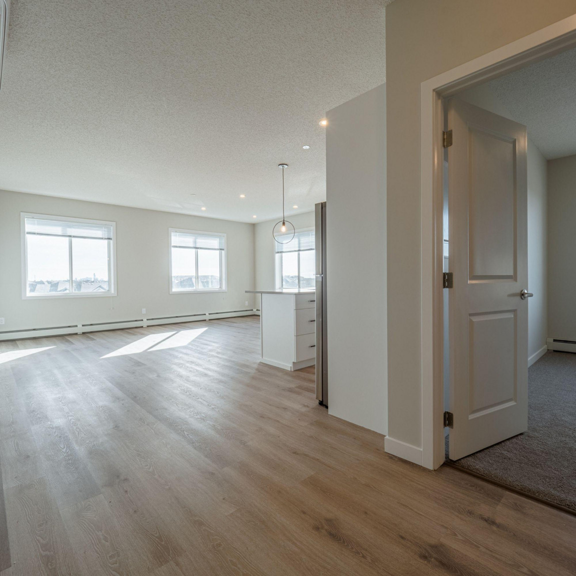 Dwell Luxury 1 & 2 bedroom Suites !  - Photo 24