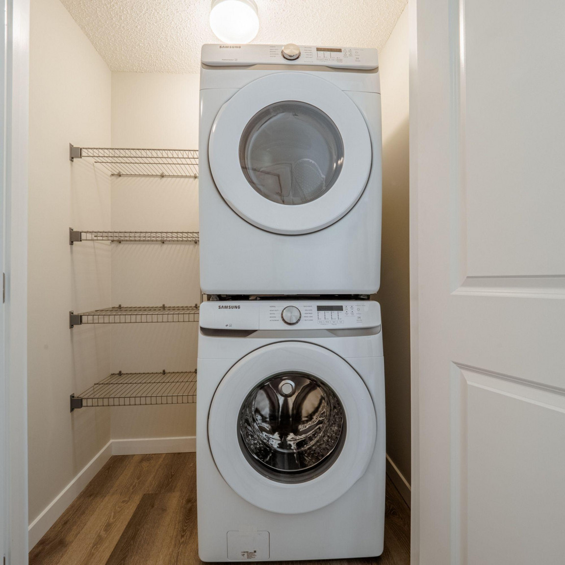 Dwell Luxury 1 & 2 bedroom Suites !  - Photo 33