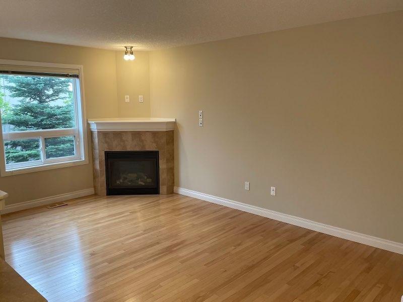 3 Bedroom Townhome with Attached Garage - Photo 3