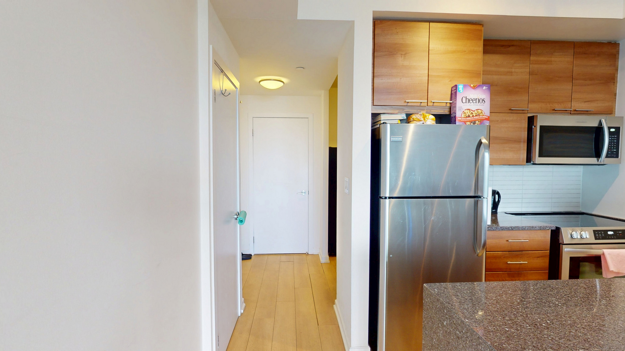 EMERALD CITY 2 CONDOS  - Photo 10