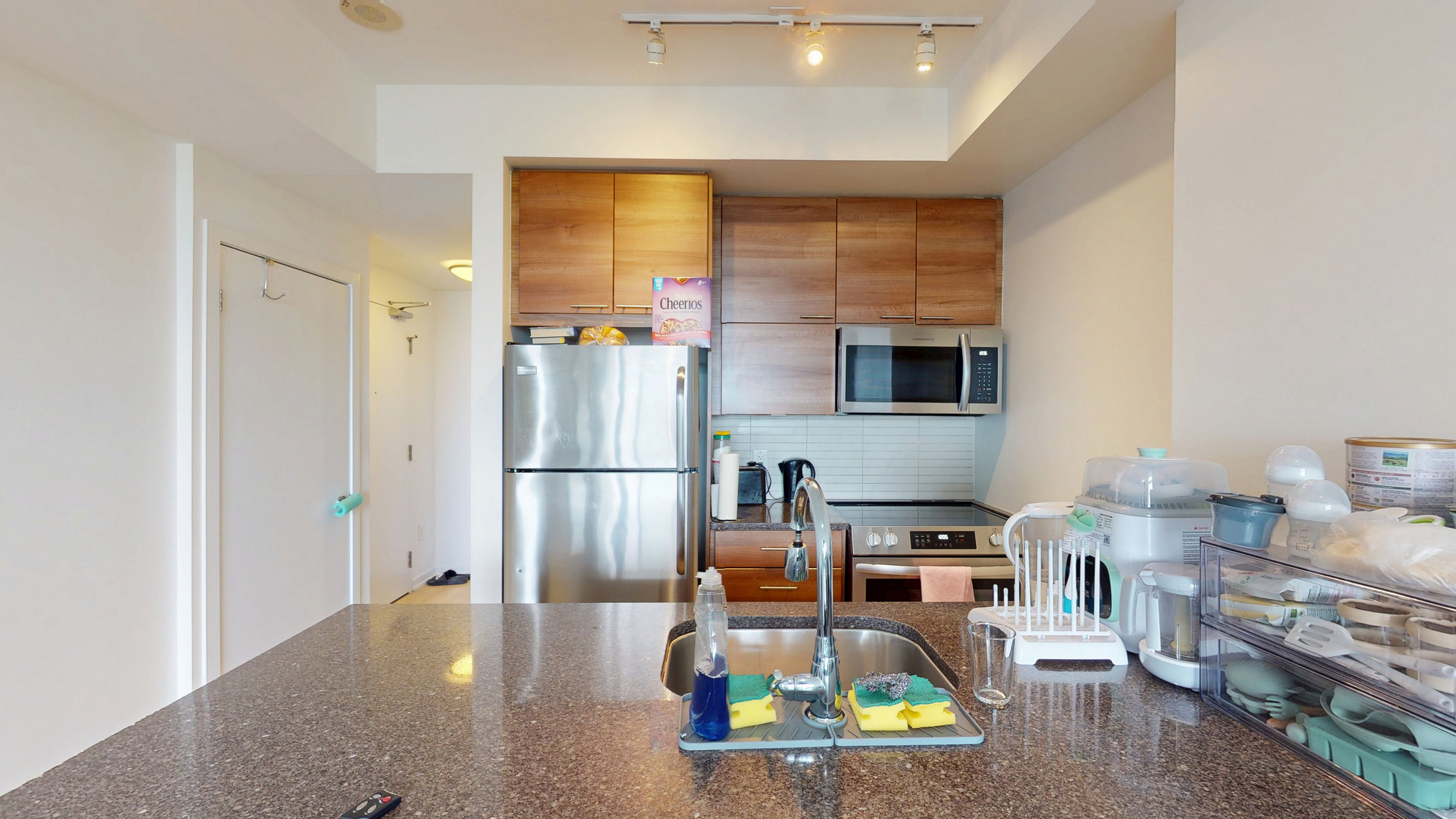 EMERALD CITY 2 CONDOS  - Photo 12