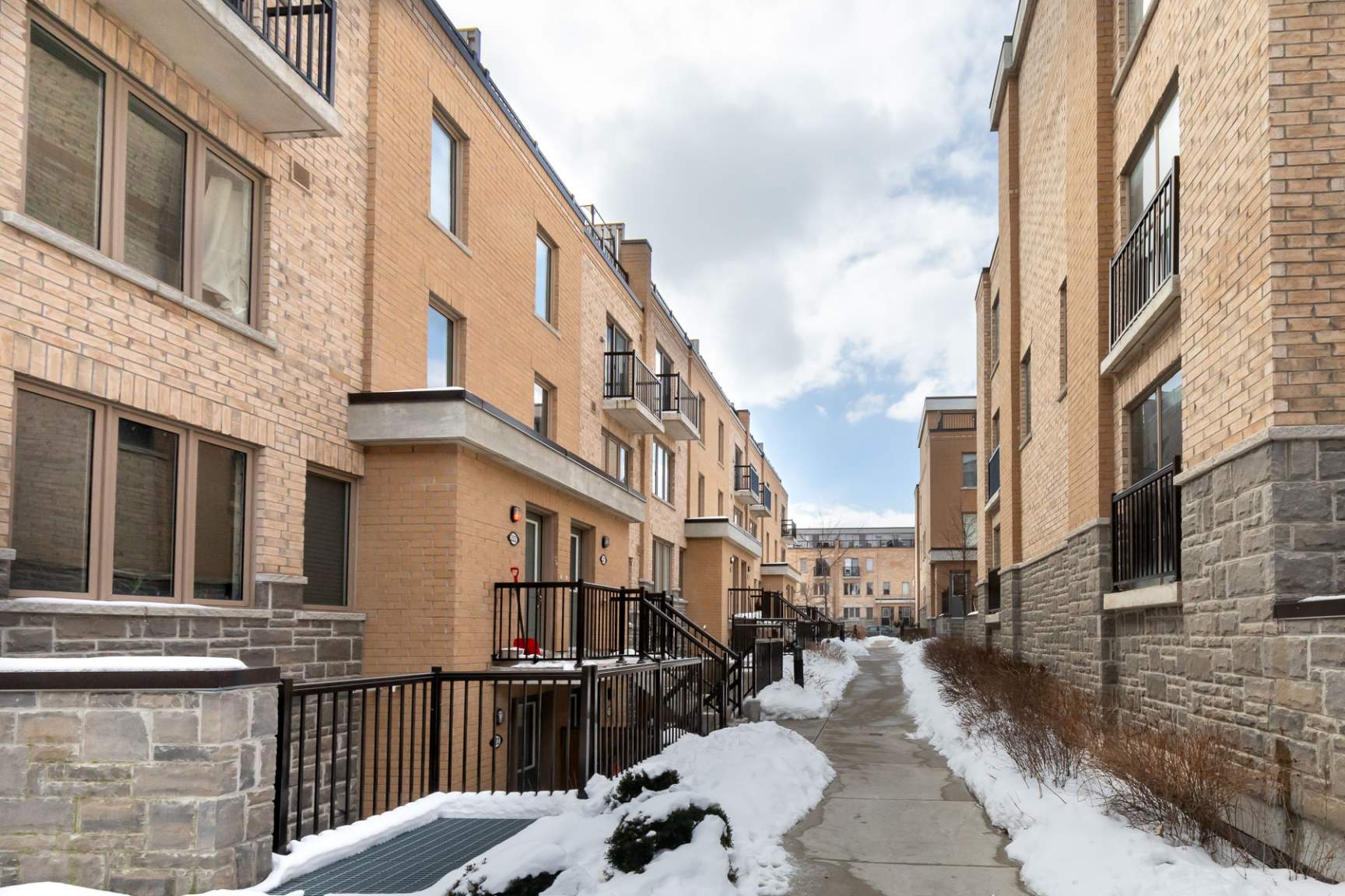 Brownstone on Powerhouse  - Photo 6